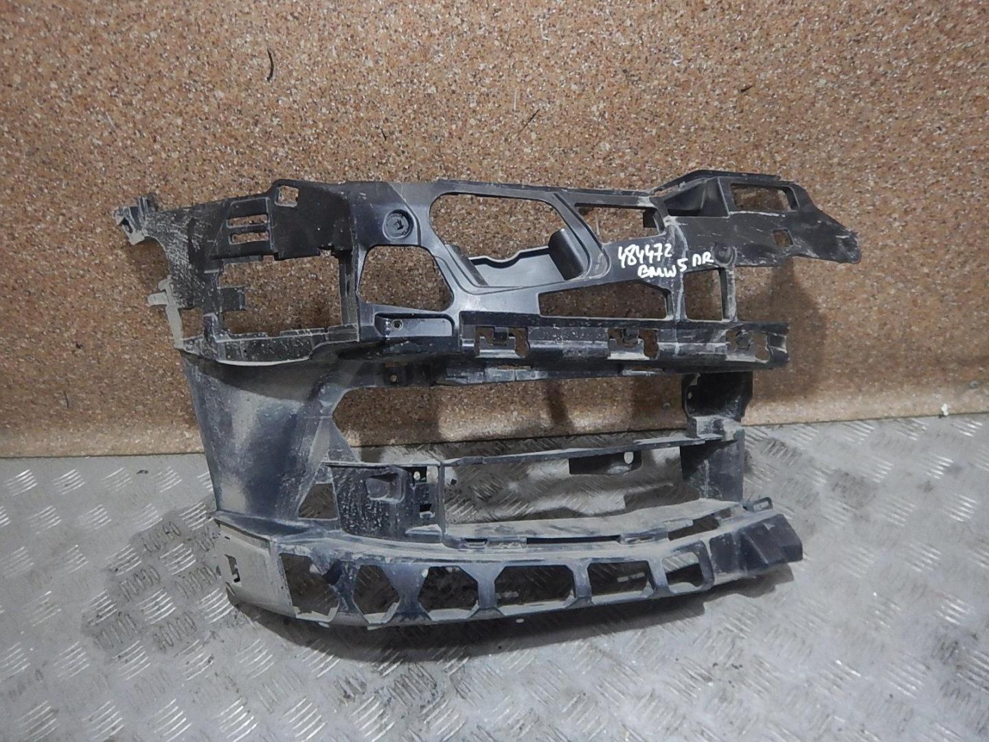 Кронштейн переднего бампера правый