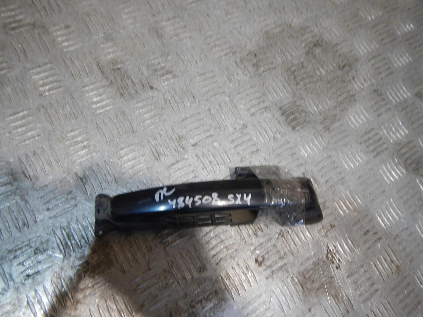 Ручка двери передней наружная левая