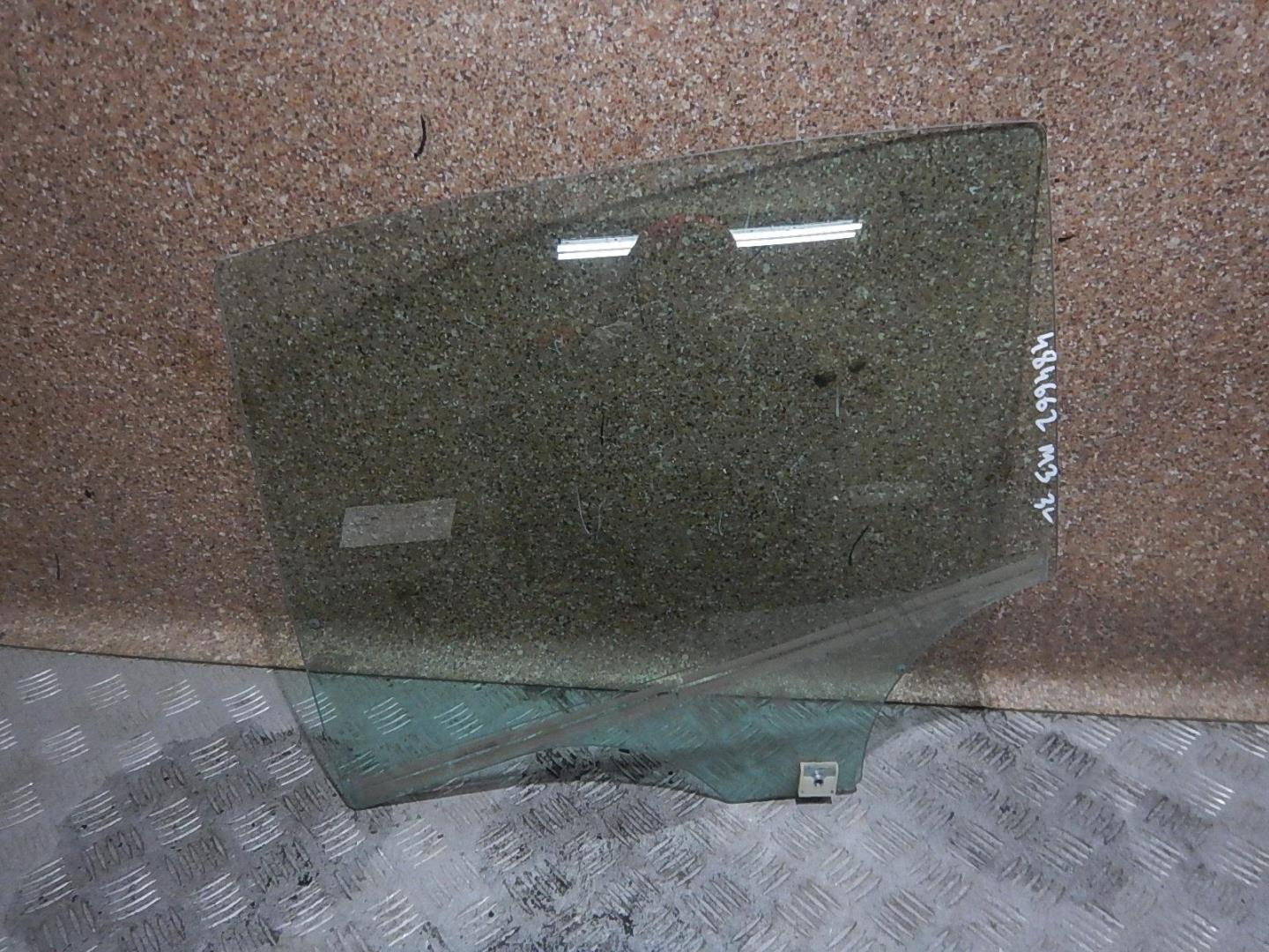 Стекло двери задней левой