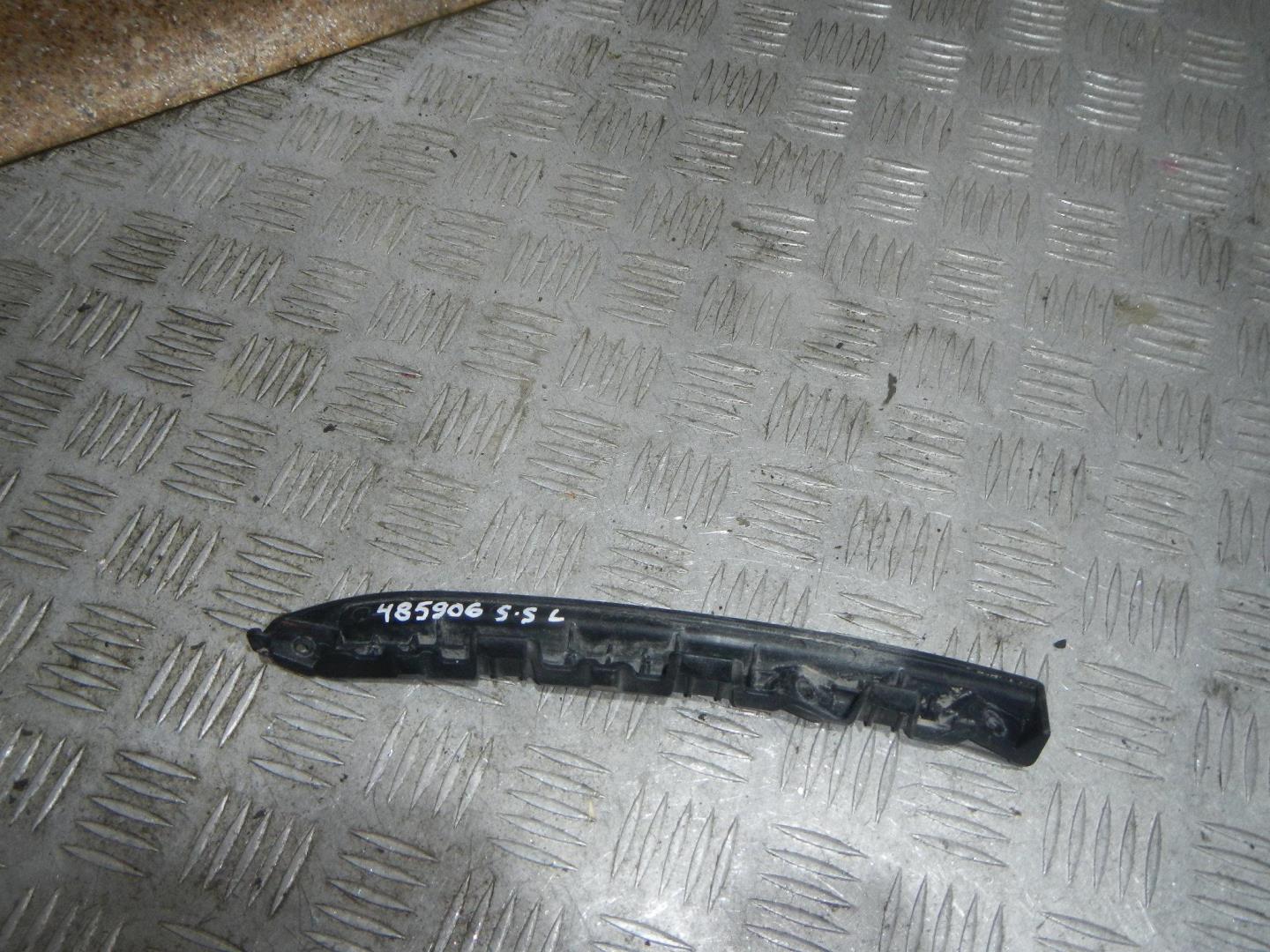 Кронштейн фар левый