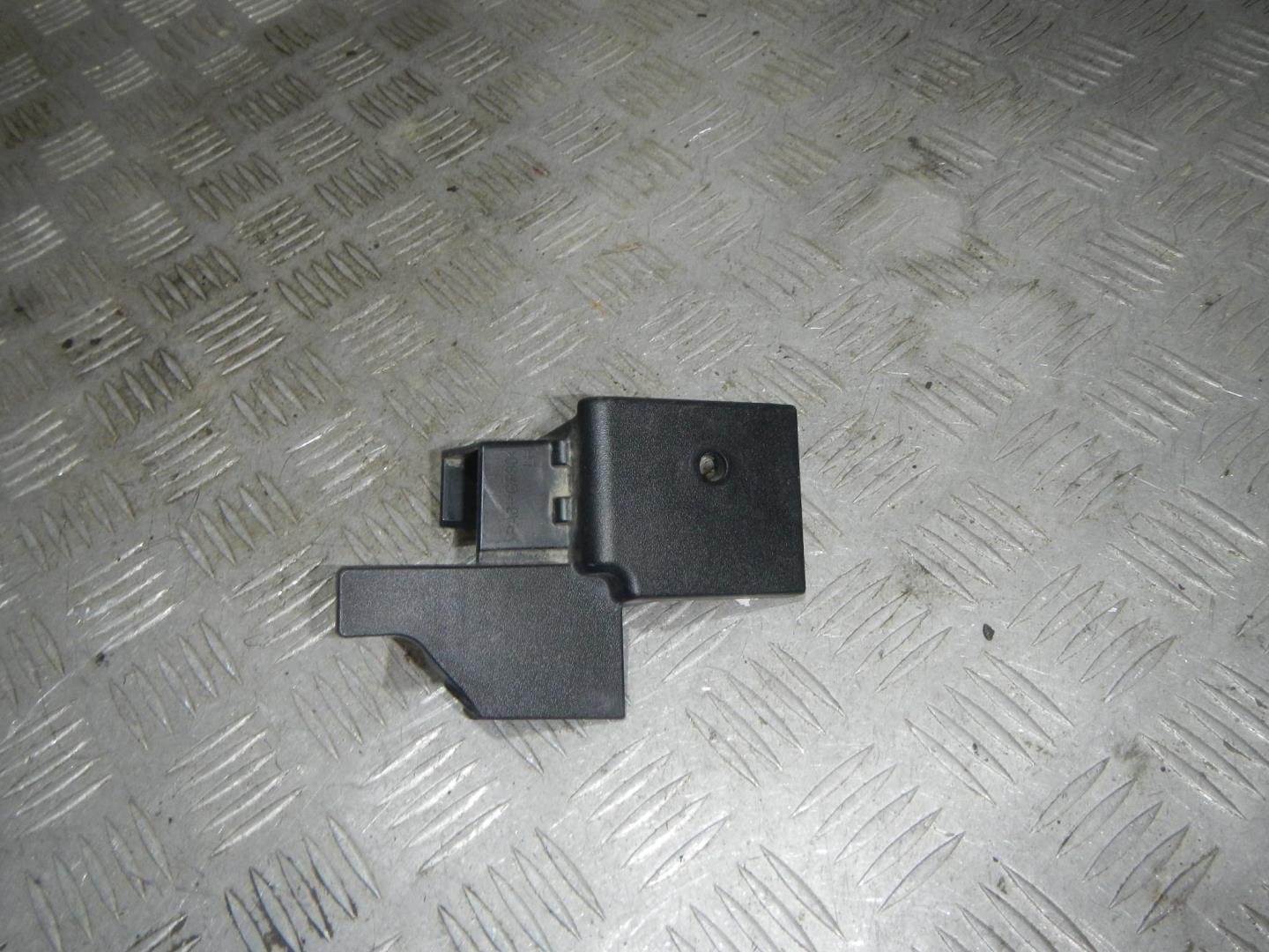 Кронштейн фар левый