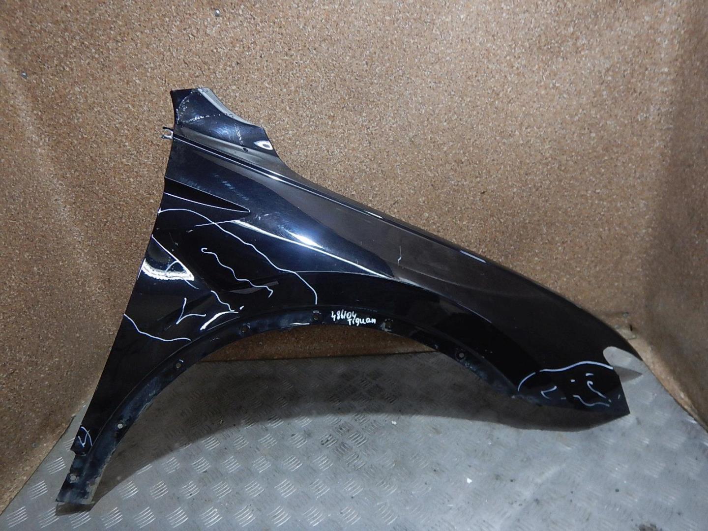 Крыло переднее правое