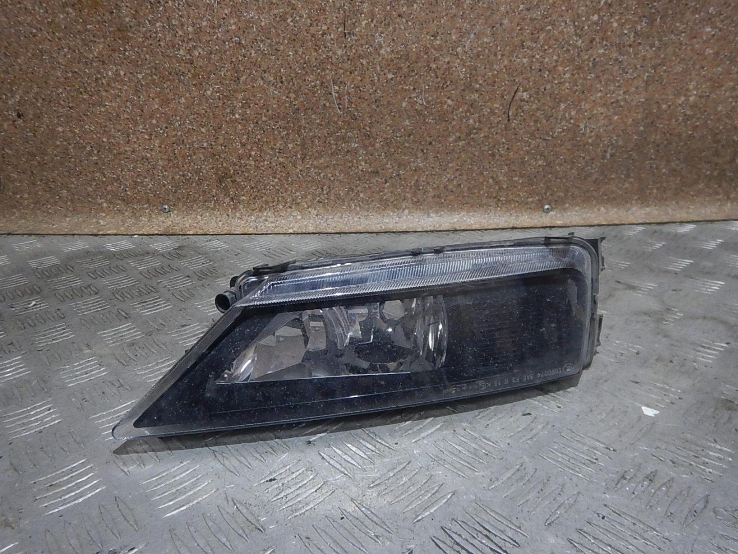 Фара противотуманная правая