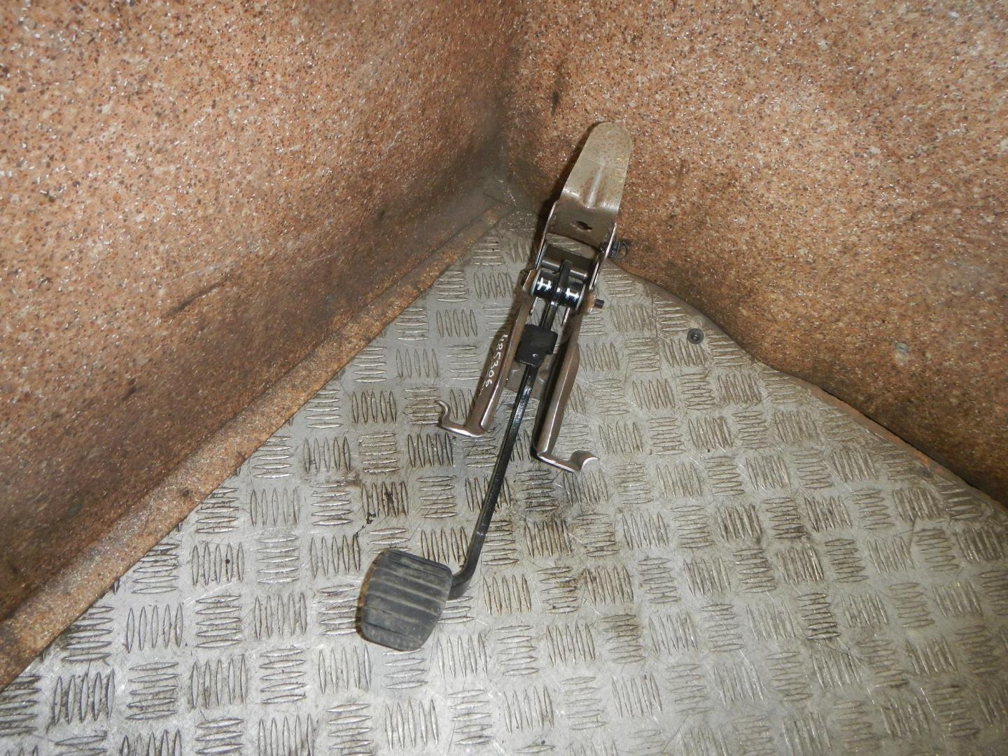 Педаль тормоза