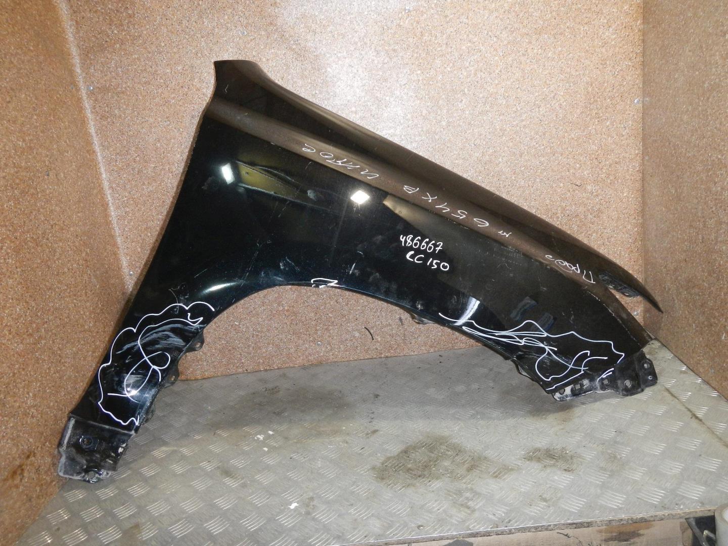 Крыло переднее правое