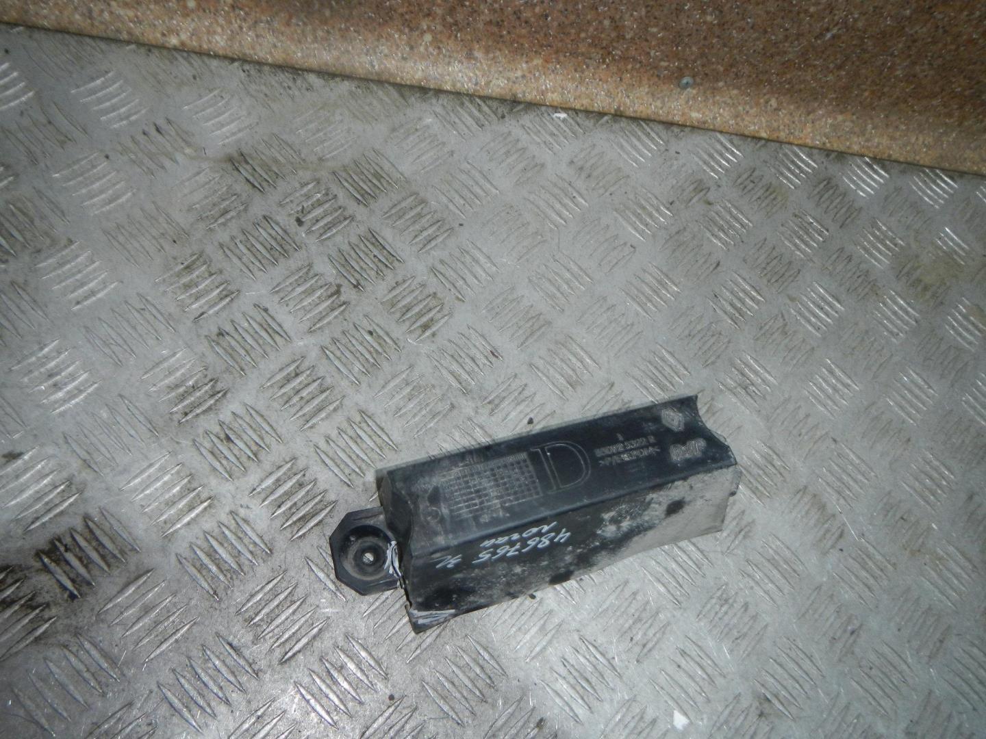 Кронштейн заднего бампера правый