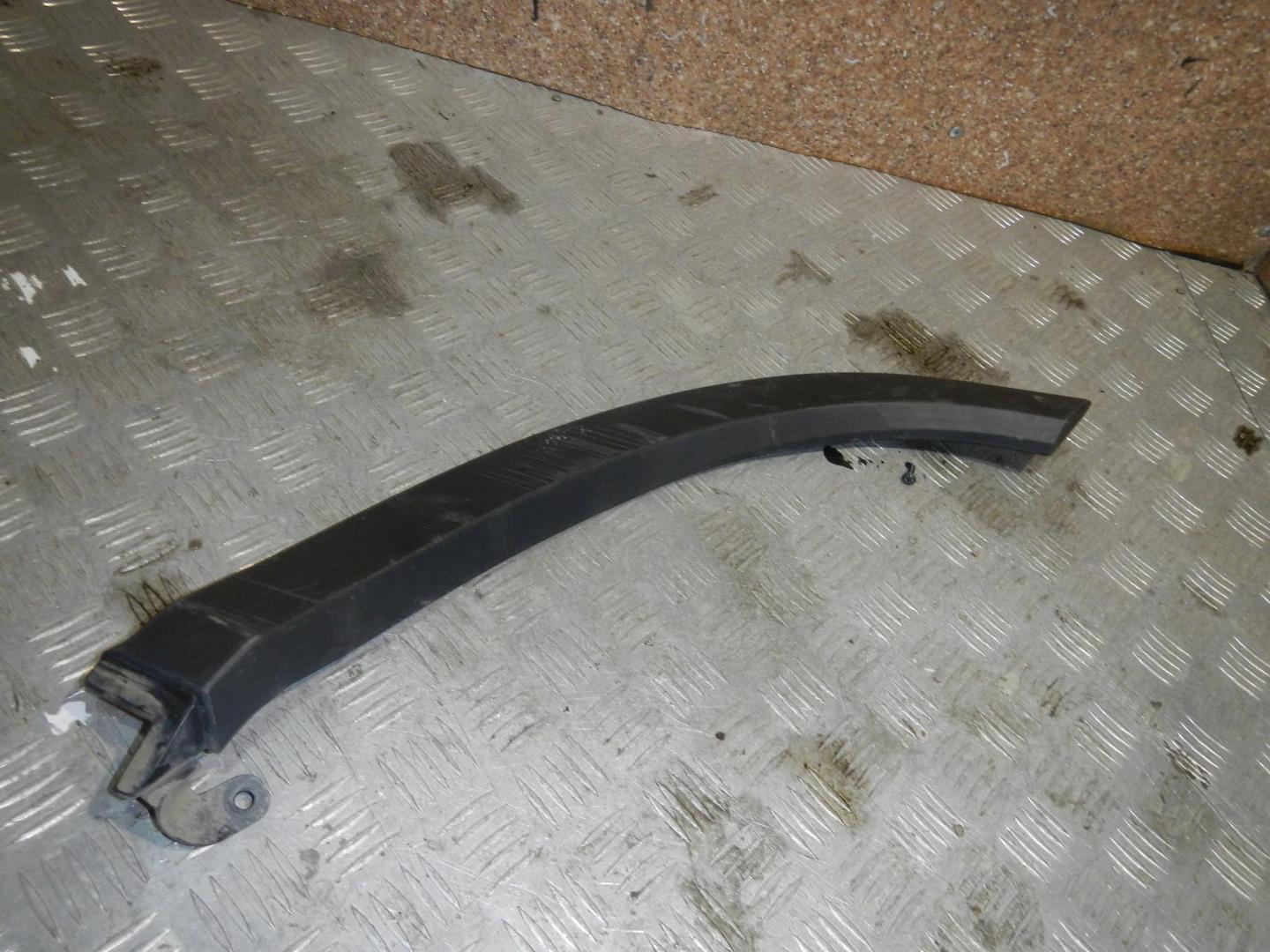 Накладка двери задней левой