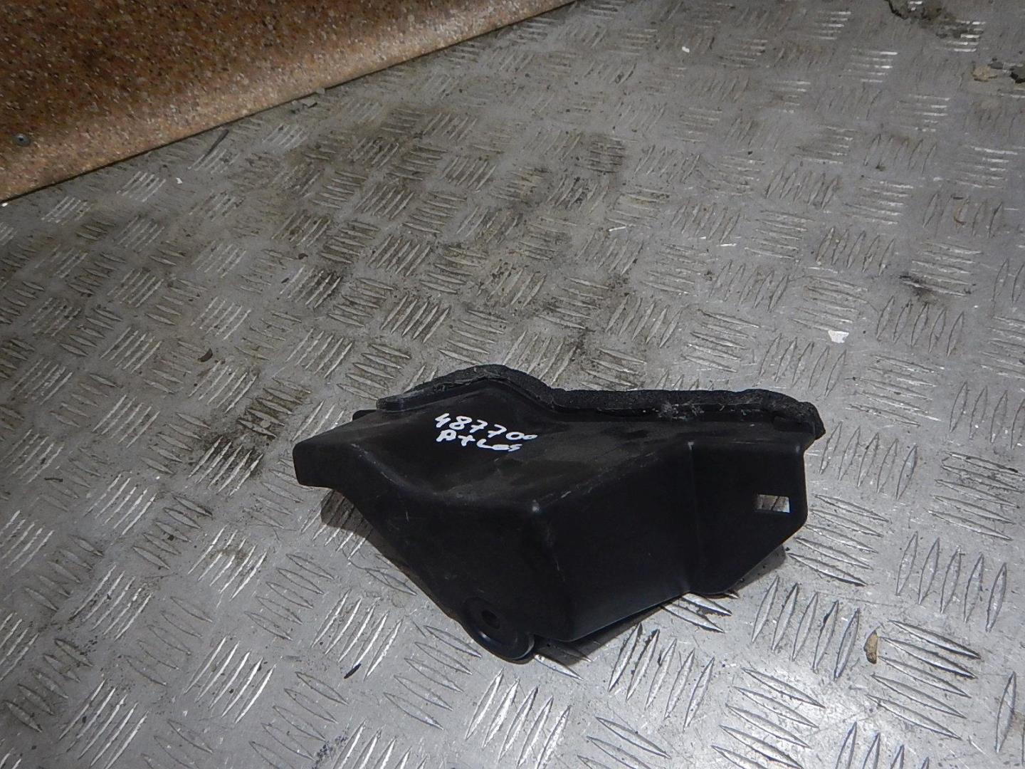 Воздуховод радиатора левый