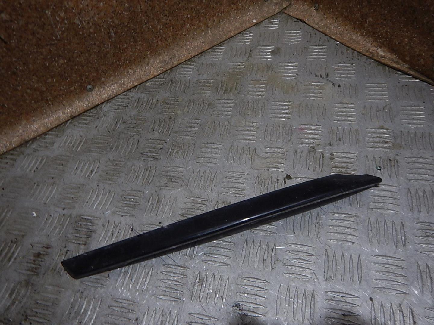 Молдинг переднего бампера правый