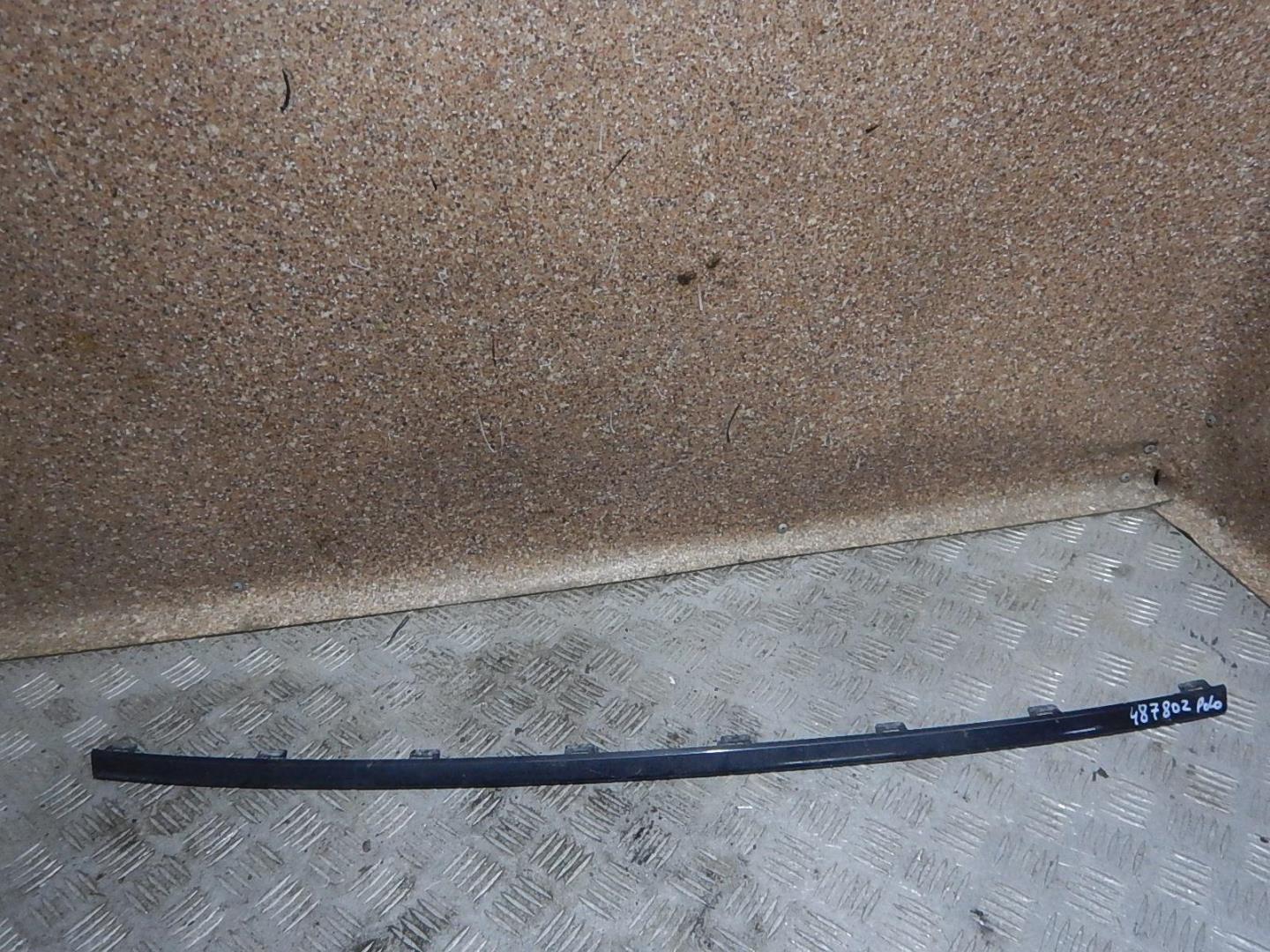 Молдинг переднего бампера