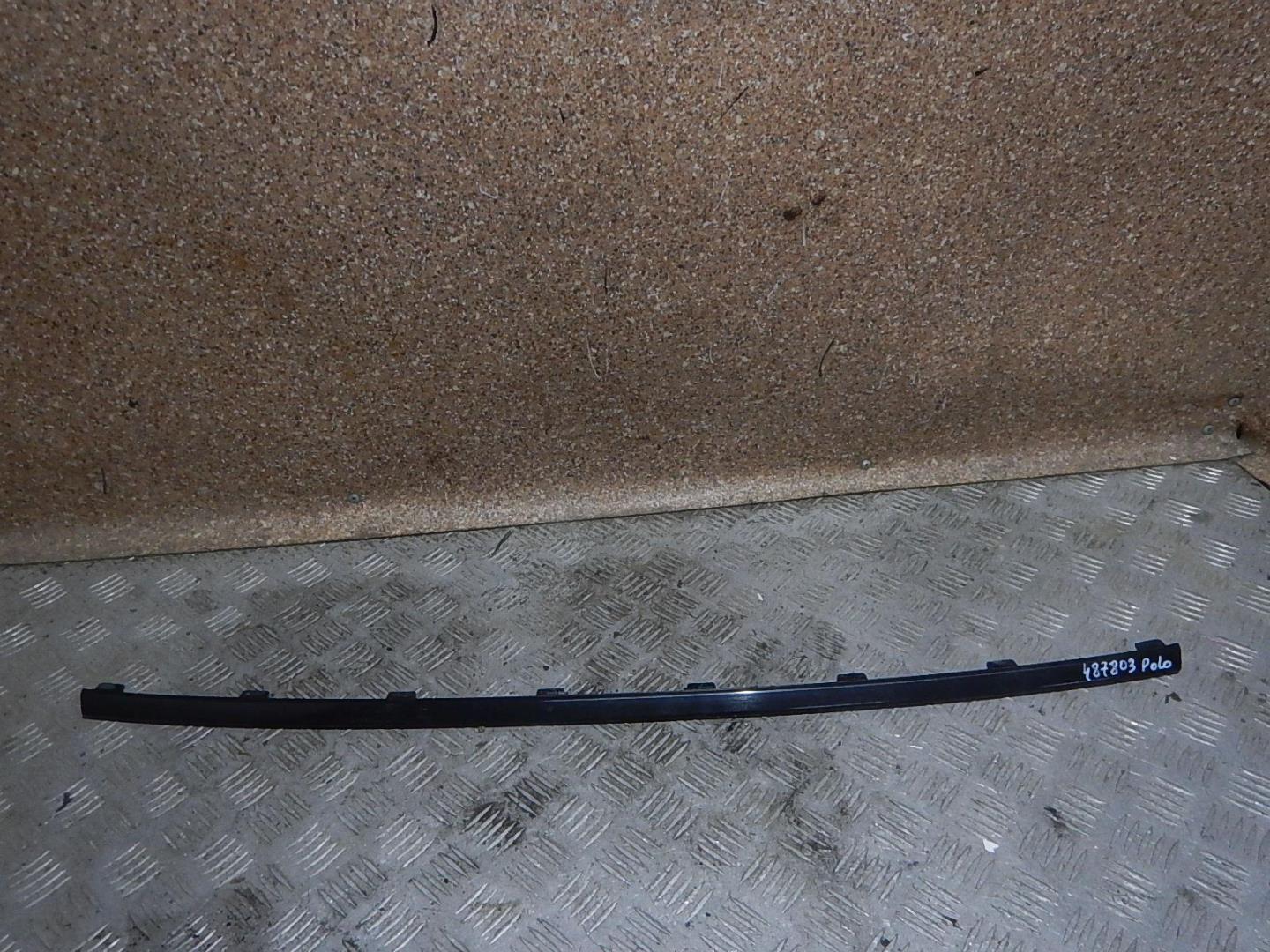 Молдинг переднего бампера