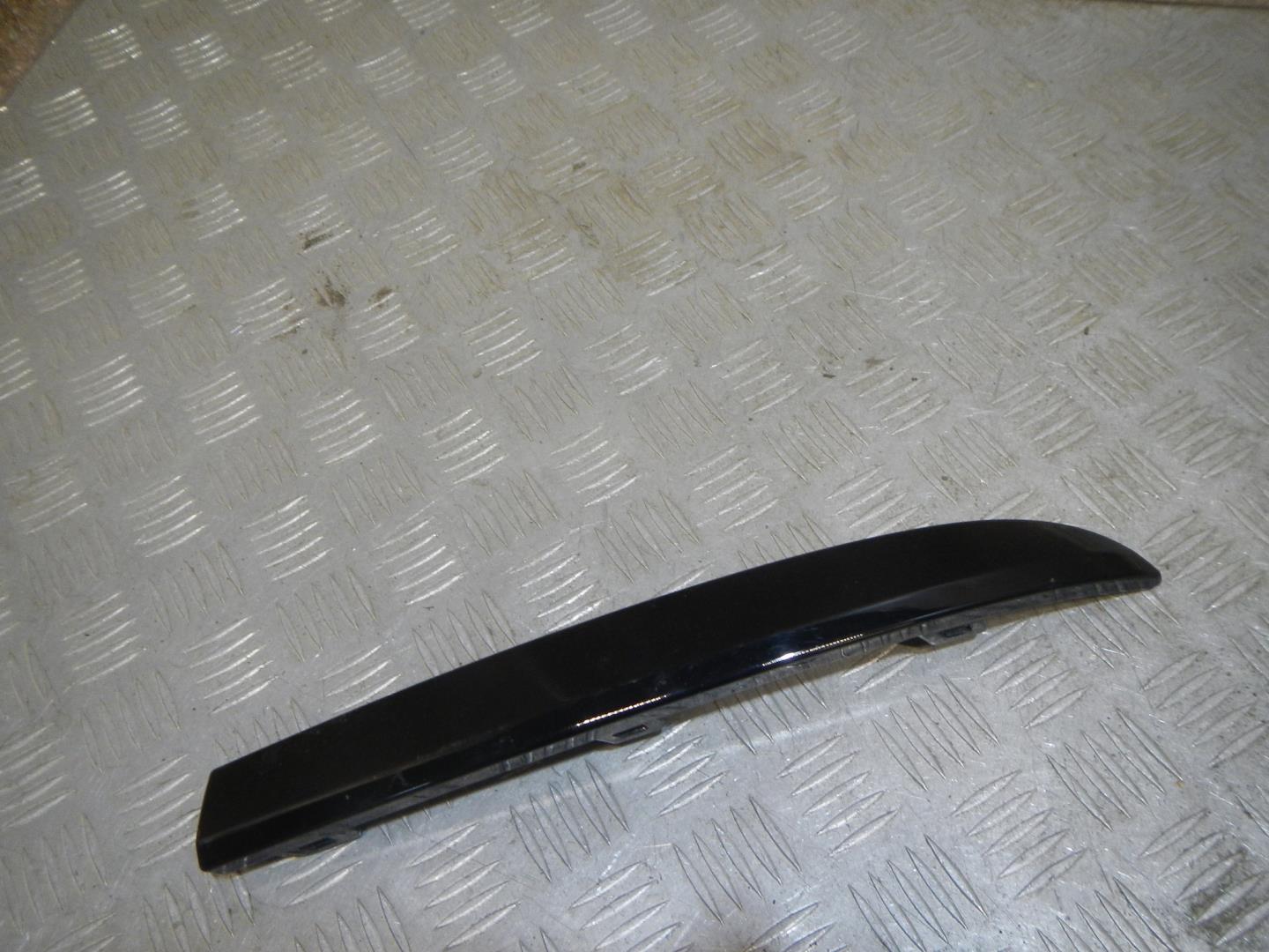 Молдинг заднего бампера