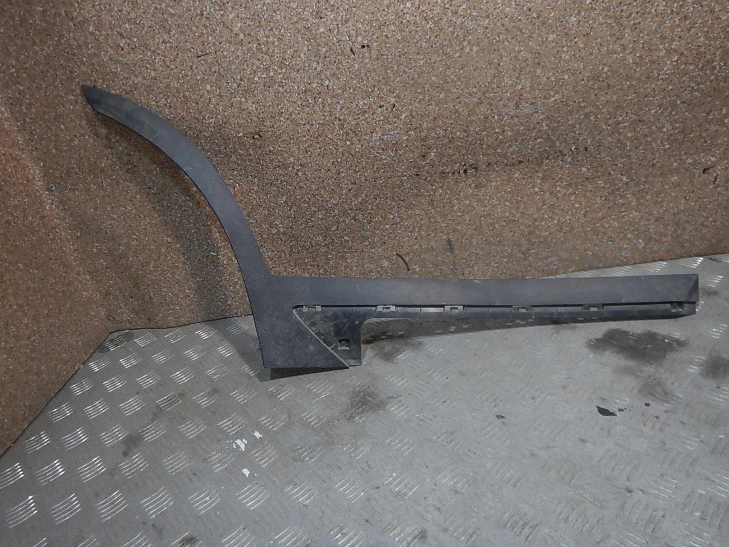 Молдинг задней правой двери