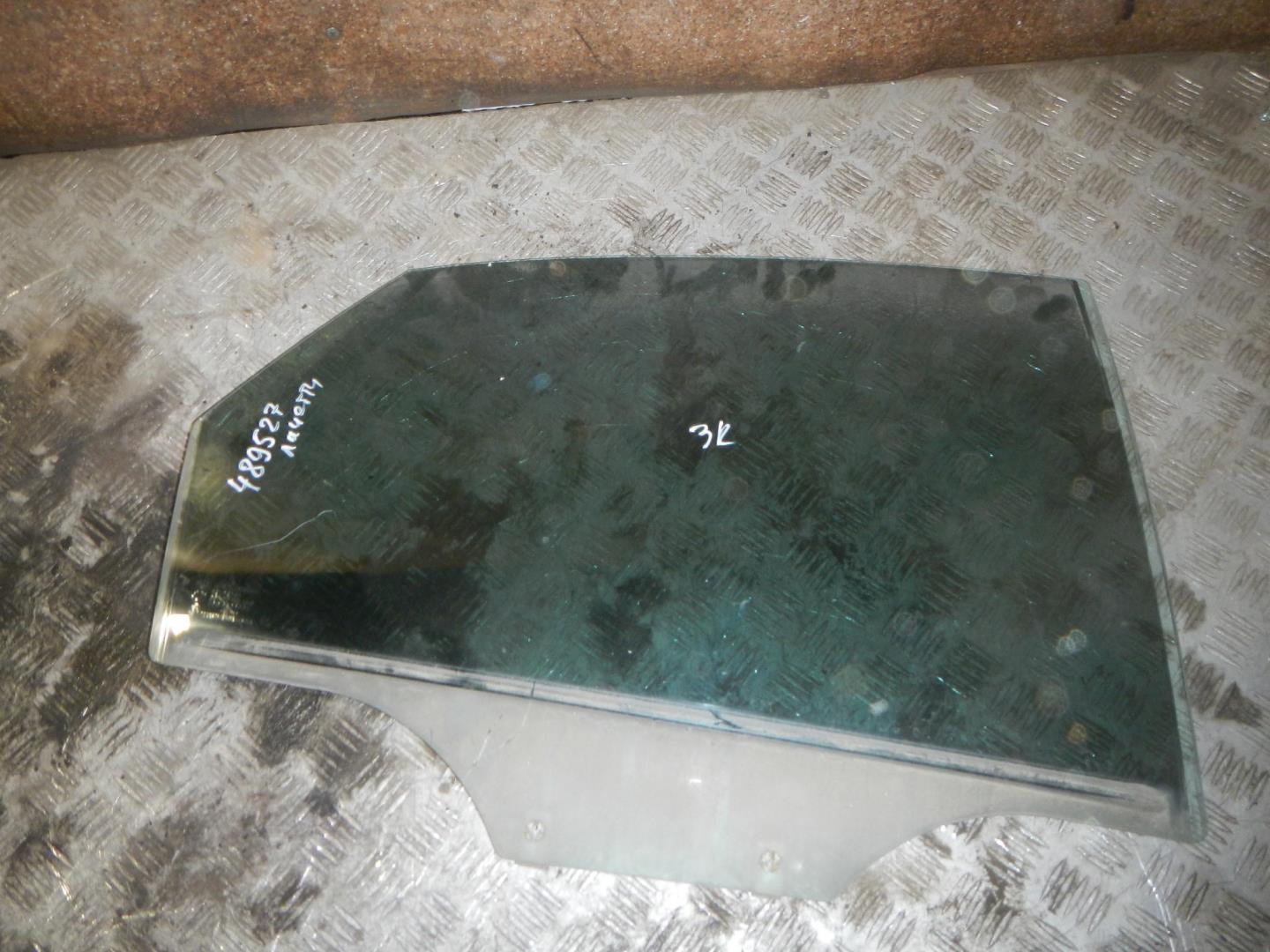 Стекло двери задней правой