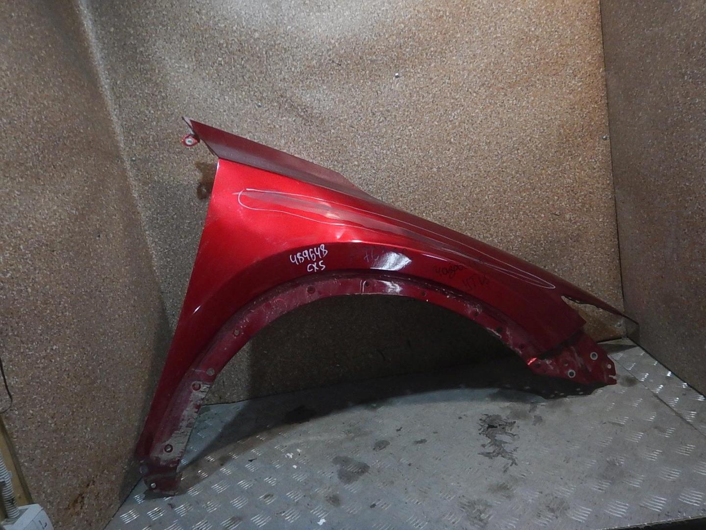 Крыло переднее правое