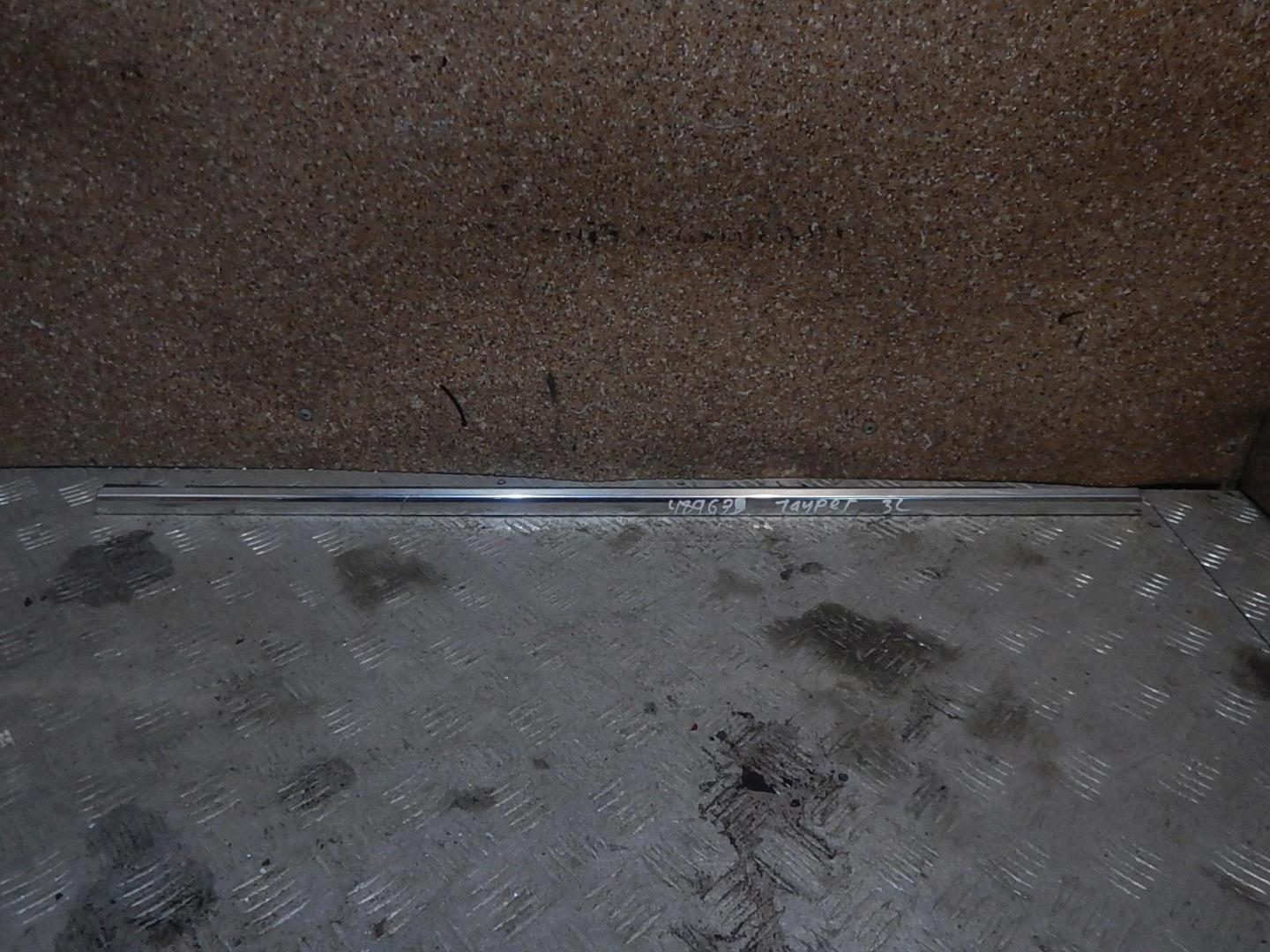 Накладка стекла заднего левого