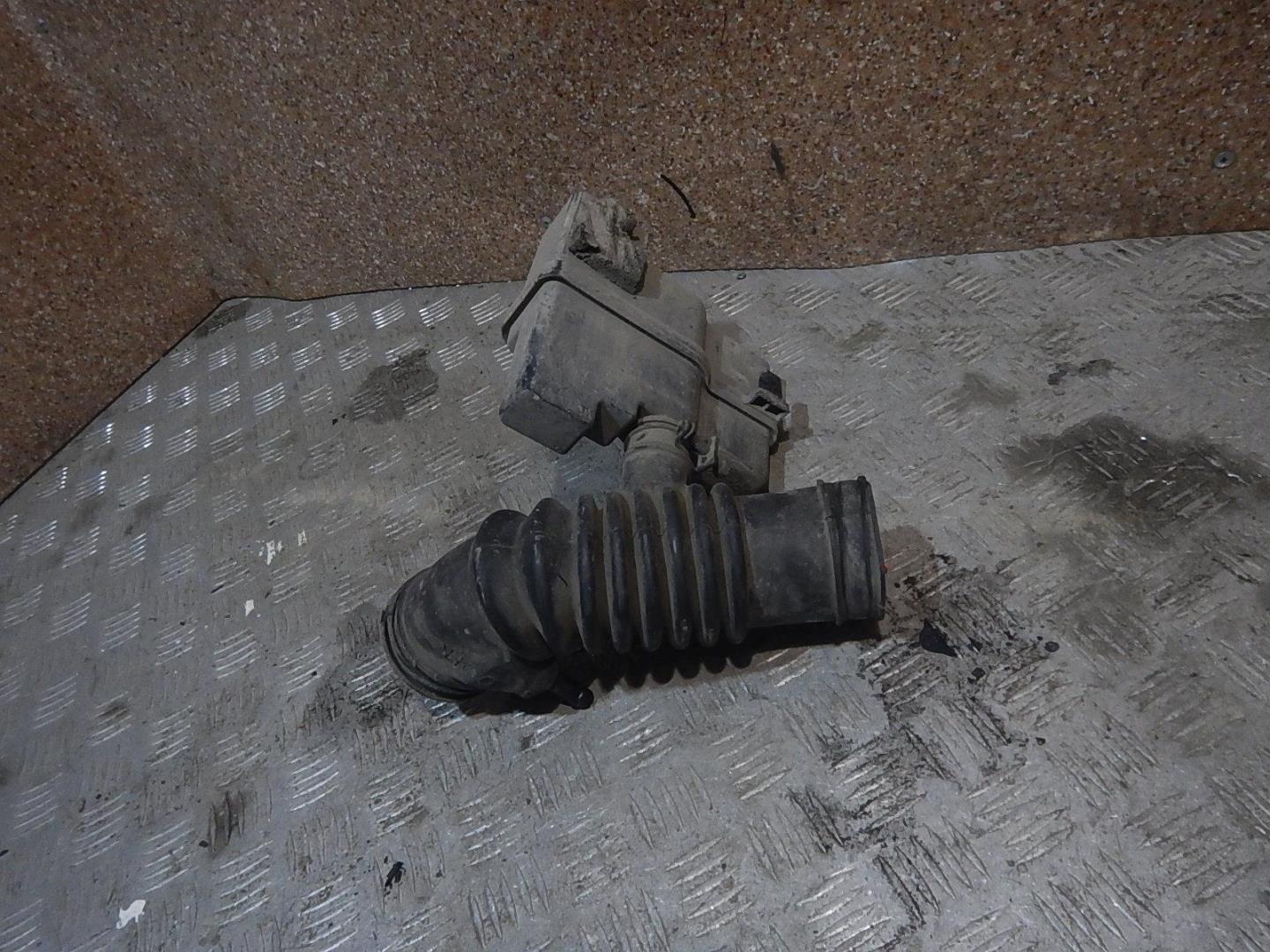 Патрубок воздушного фильтра