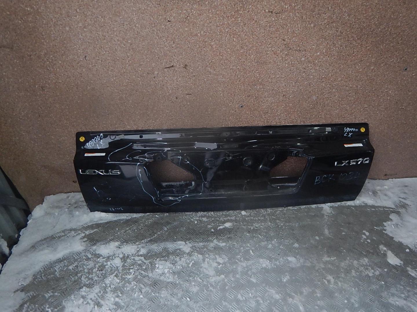 Дверь багажника