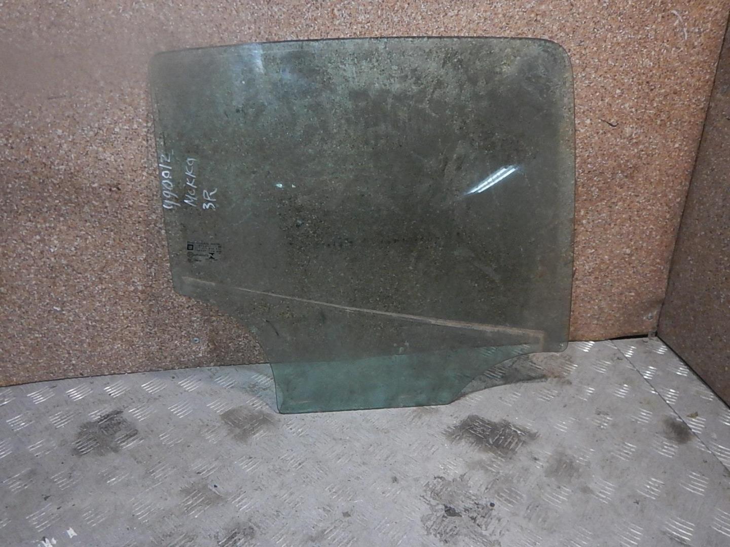 Стекло двери задней правой