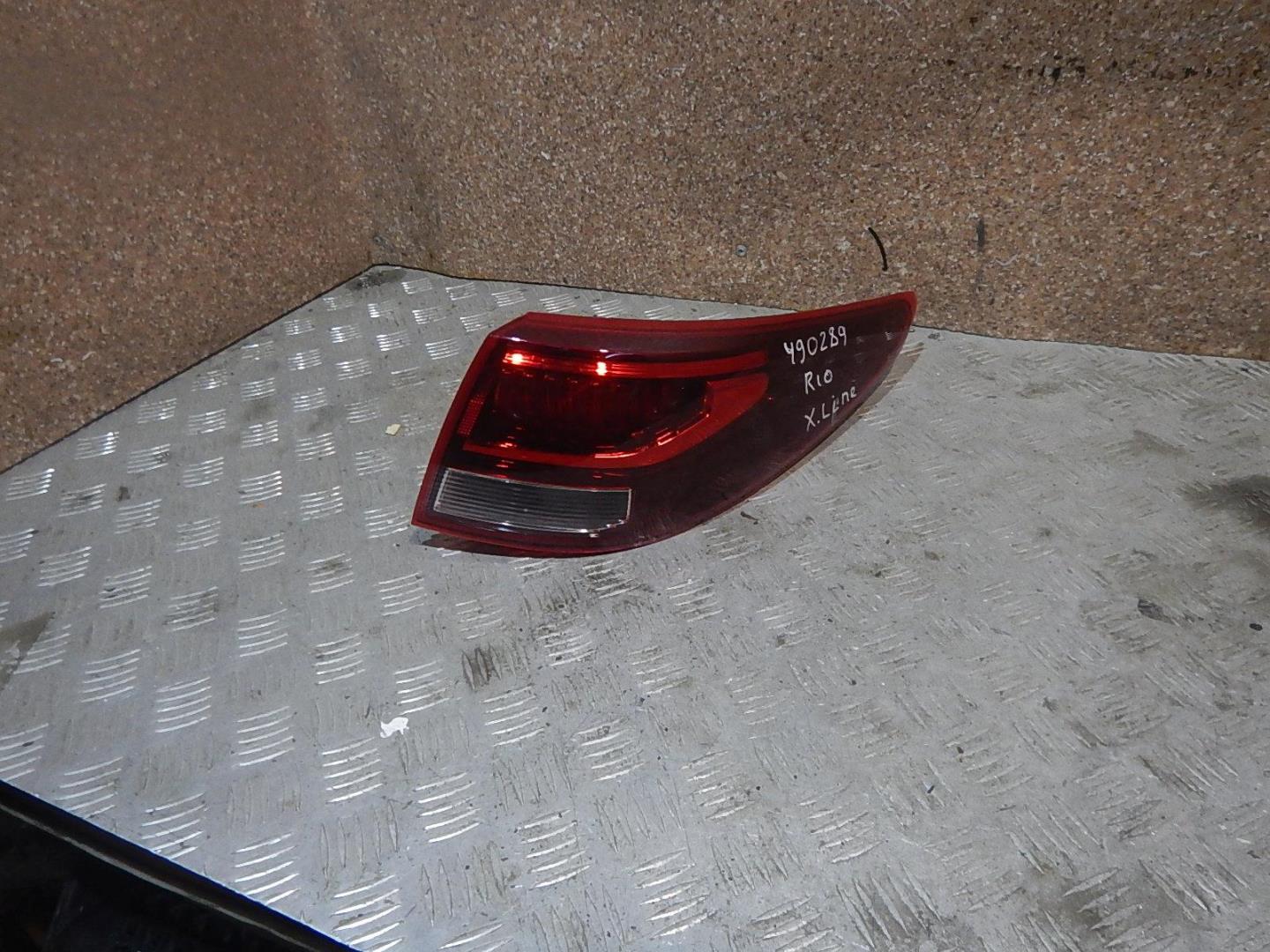 Фонарь задний правый