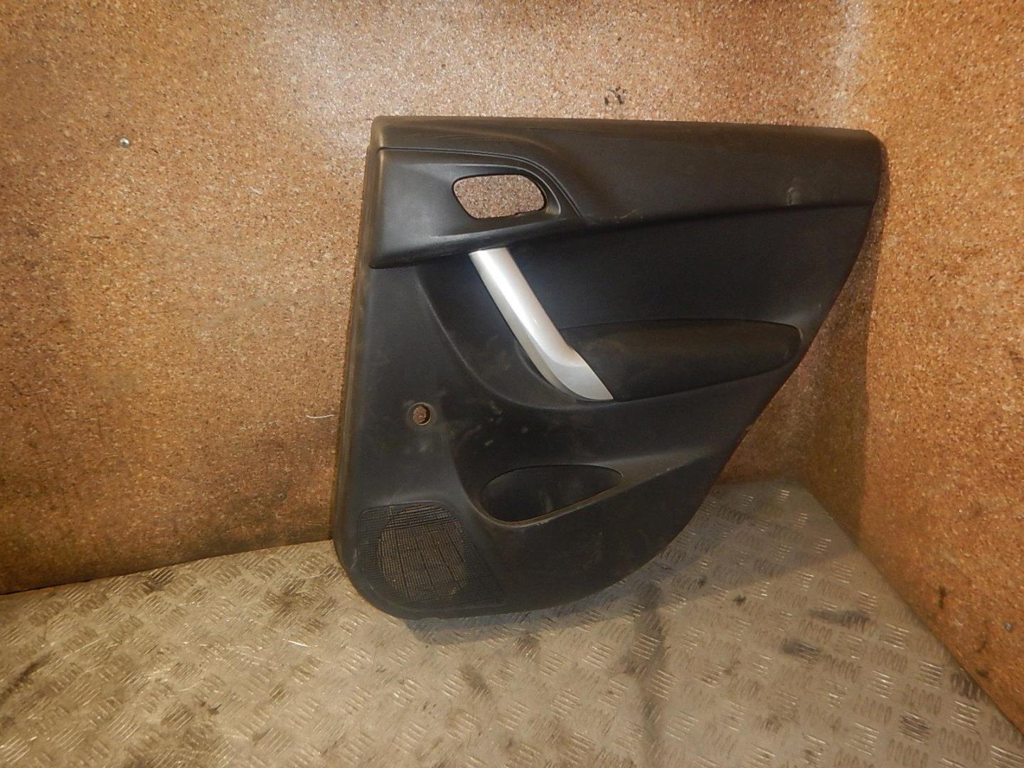 Обшивка двери задней правой