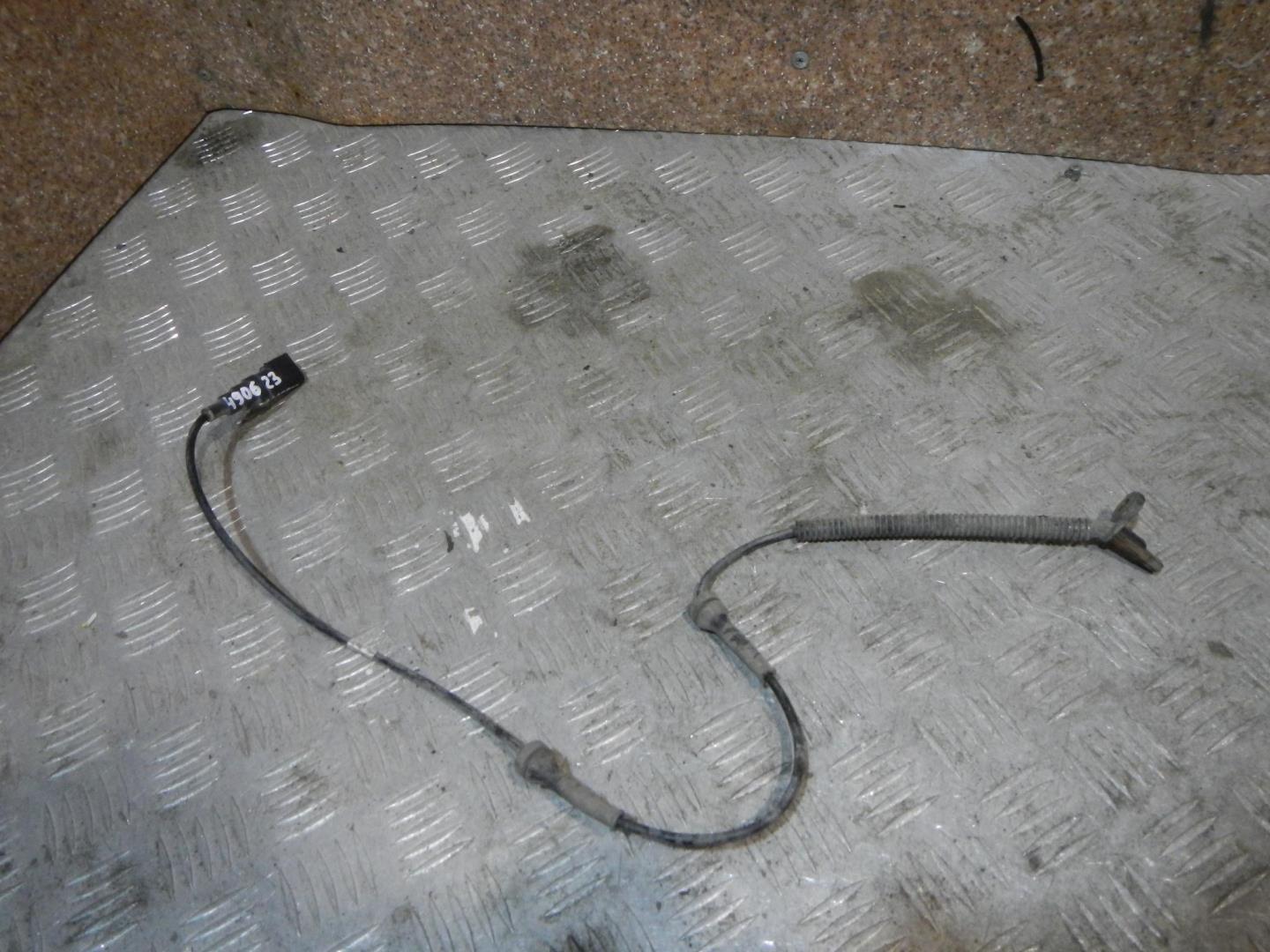 Датчик ABS передний