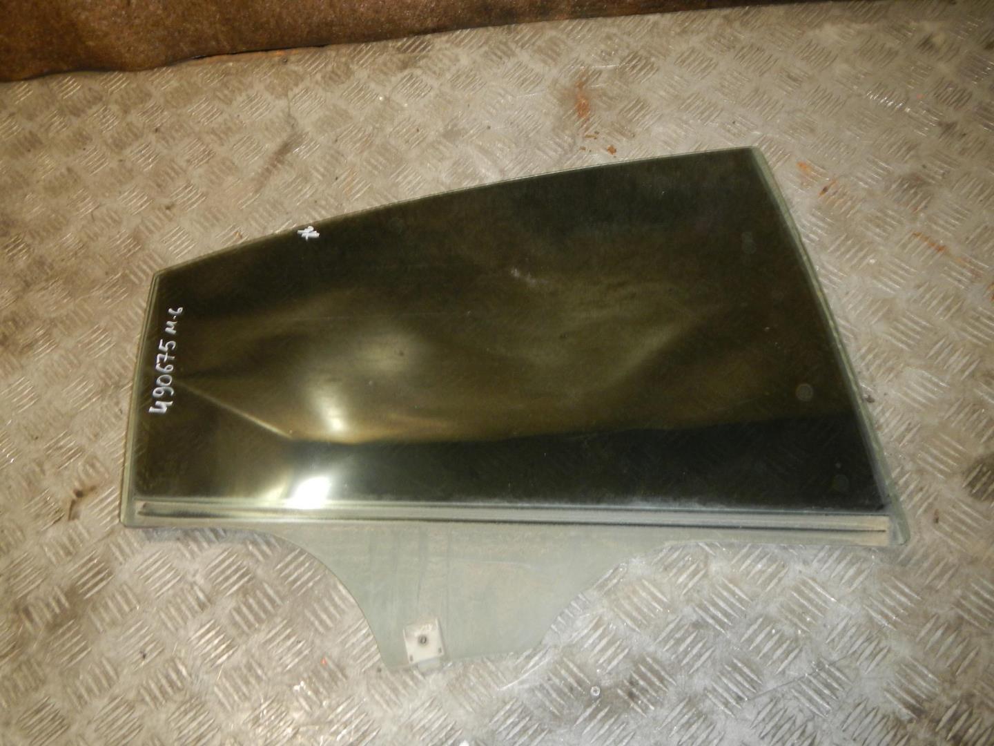 Стекло двери задней правой