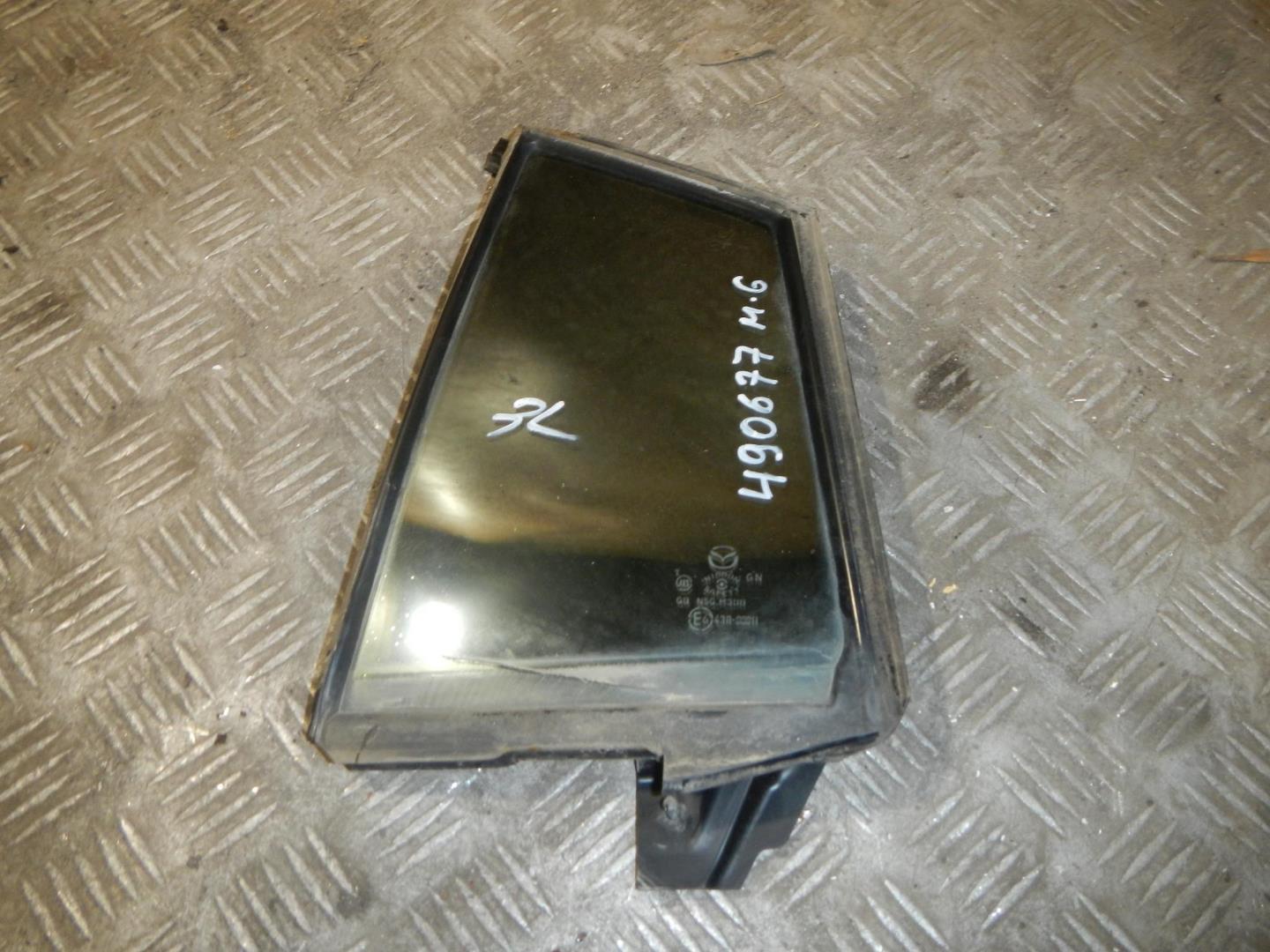 Стекло двери задней левой (форточка)