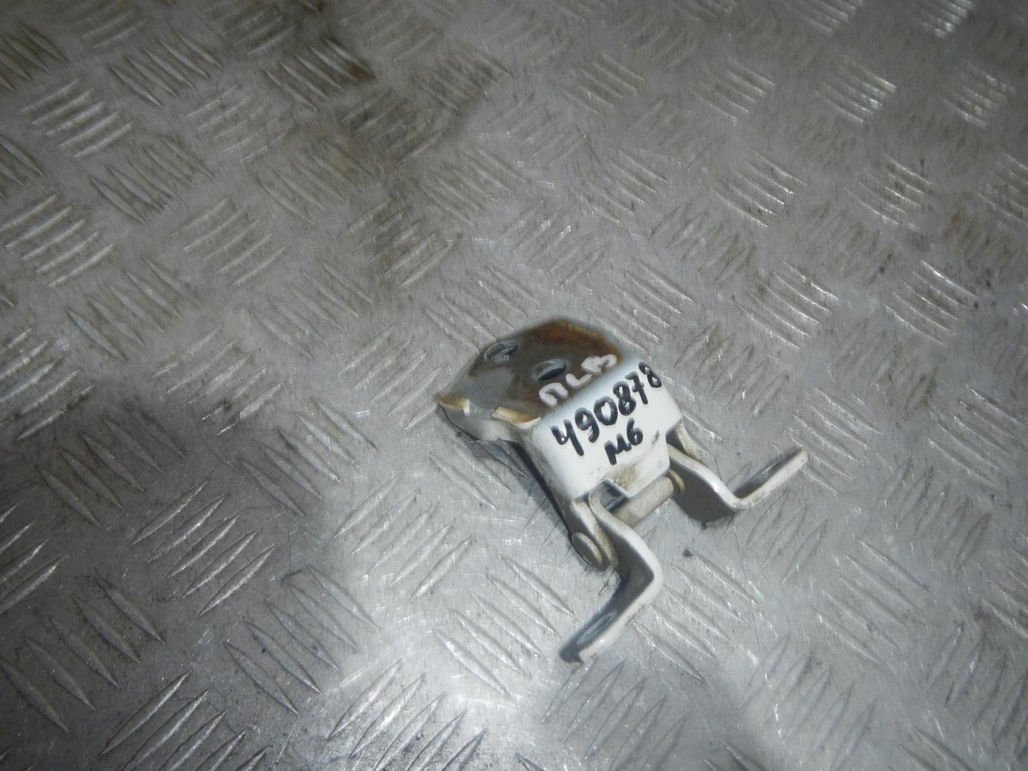 Петля двери передней левой верхняя