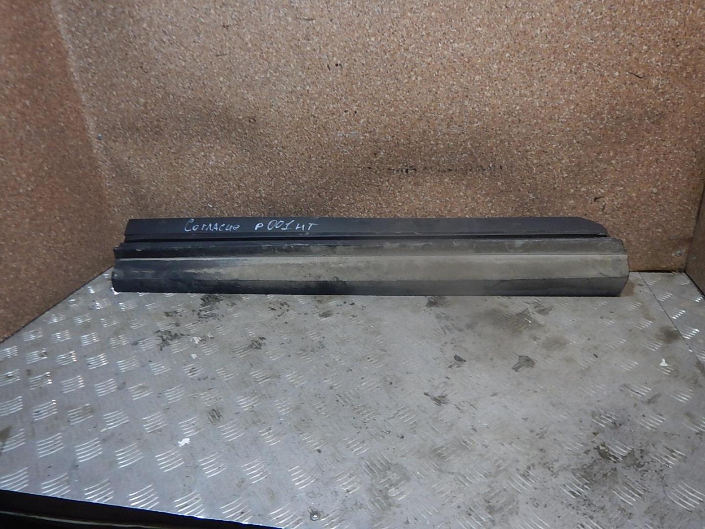 Молдинг передней правой двери