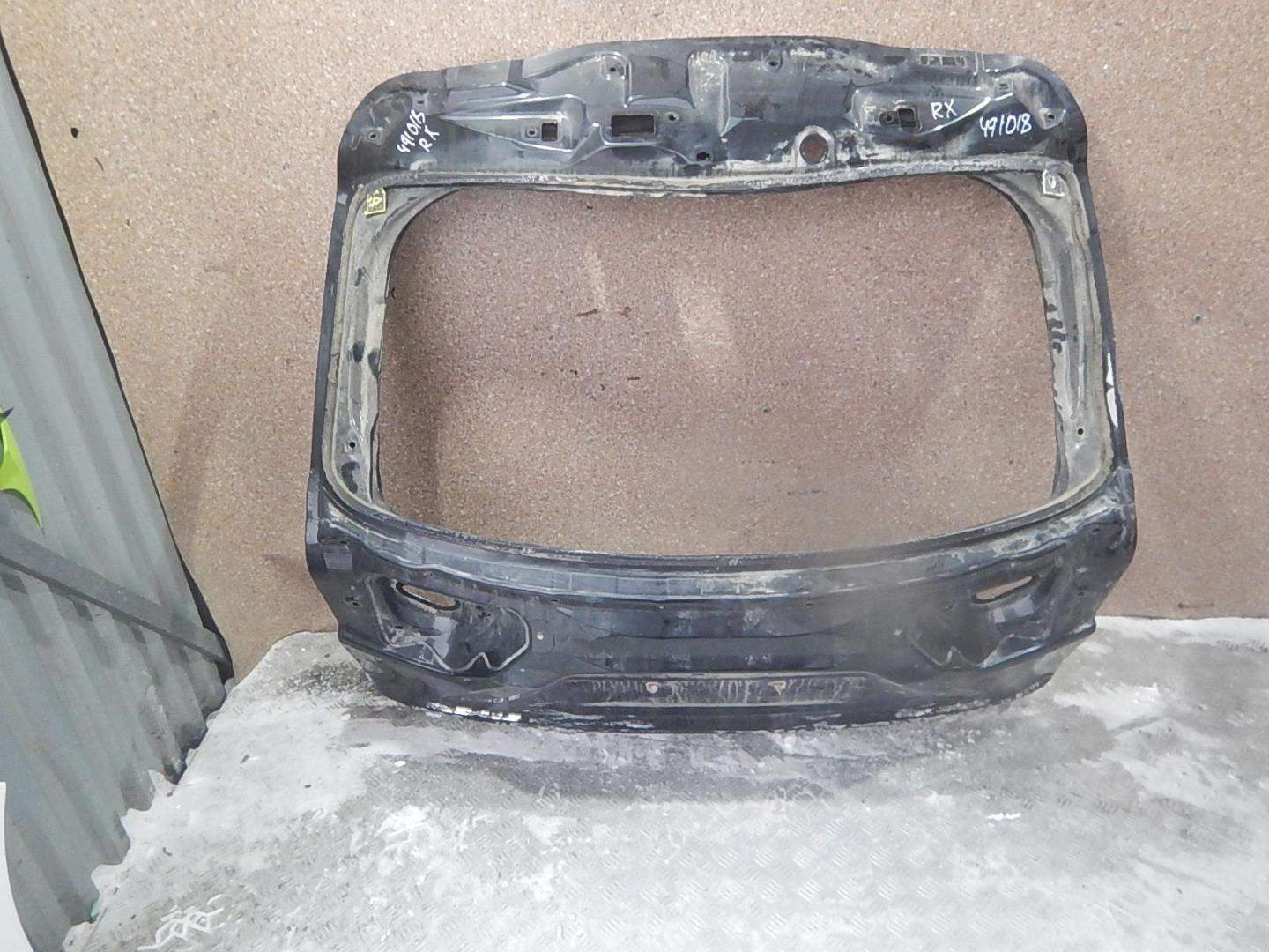 Дверь багажника