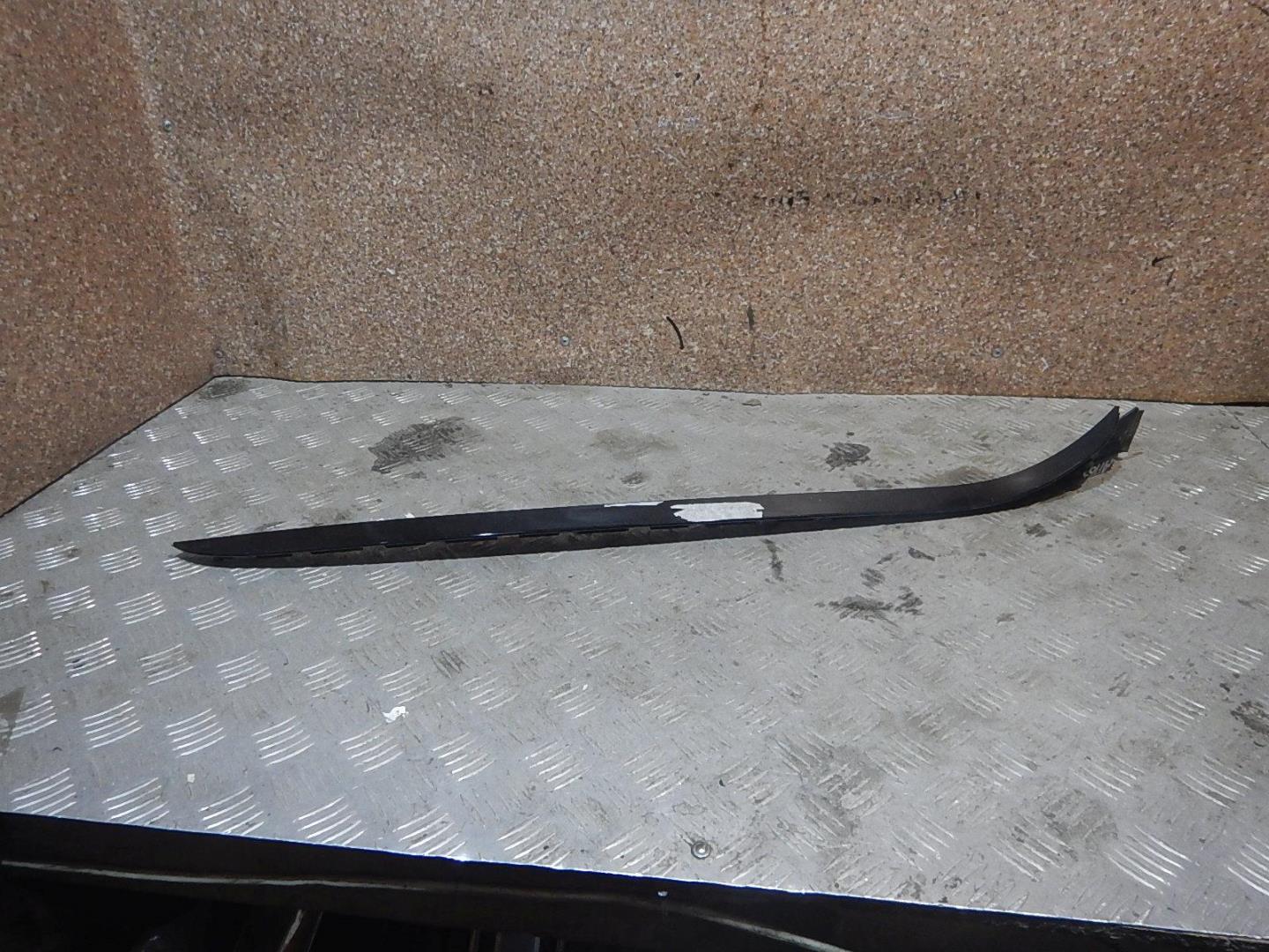 Молдинг лобового стекла