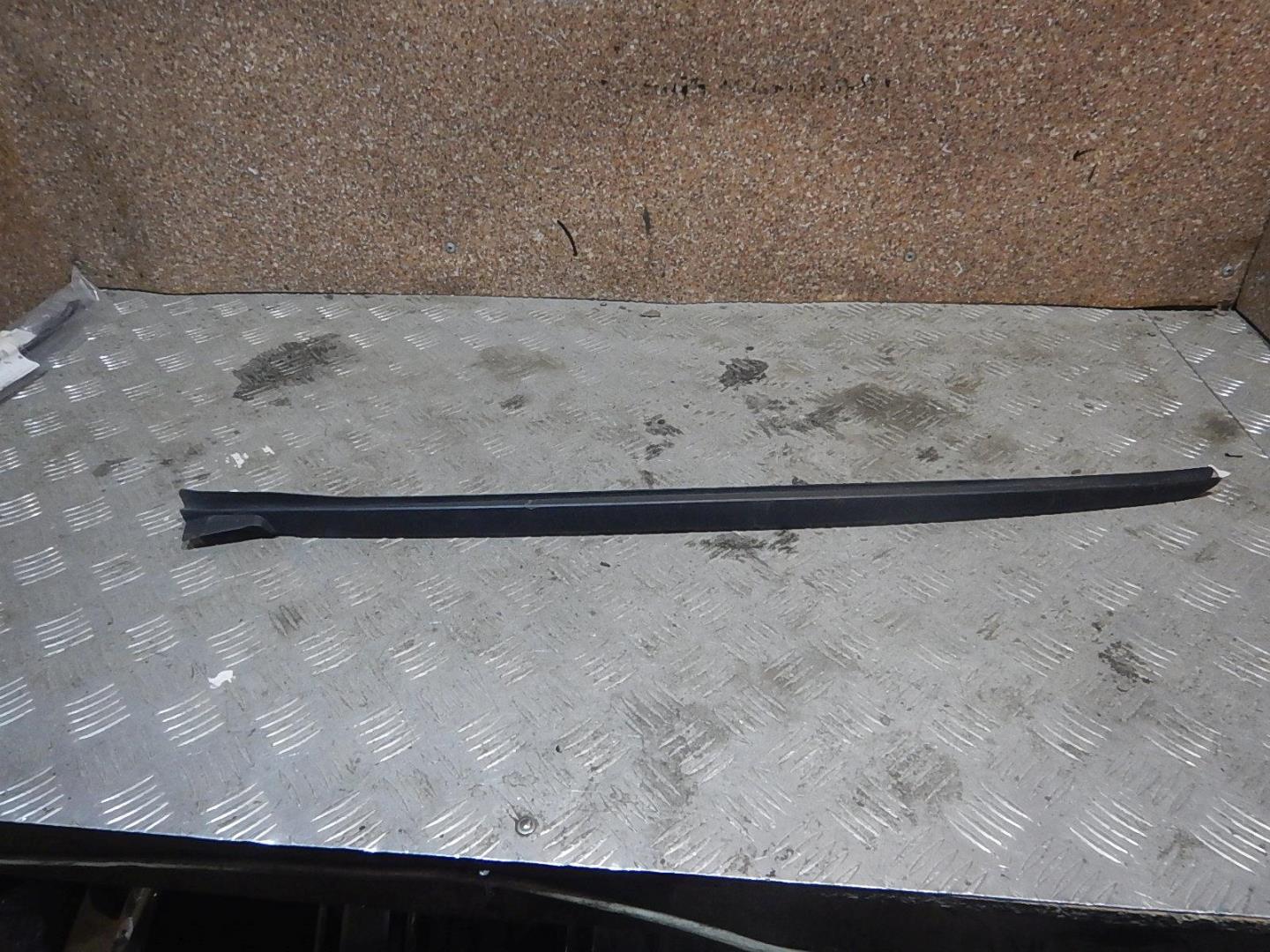 Молдинг лобового стекла