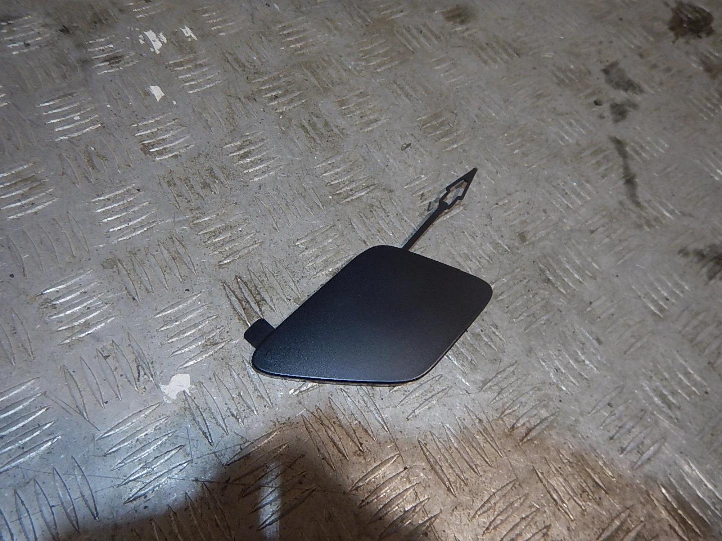 Заглушка буксировочного крюка