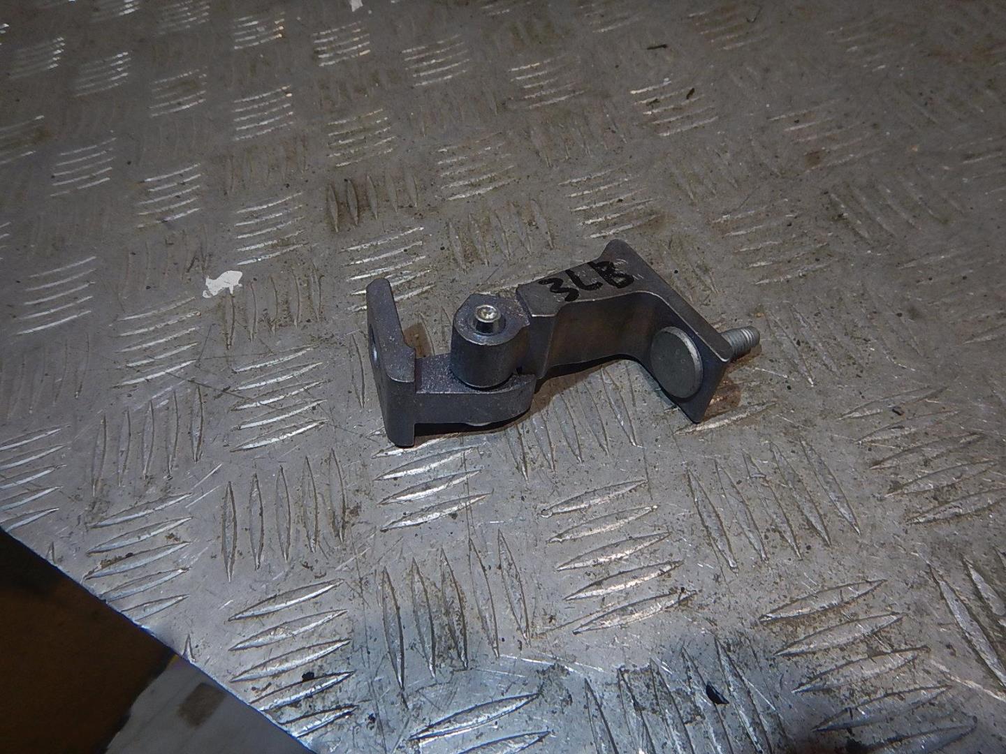 Петля двери задней левой верхняя