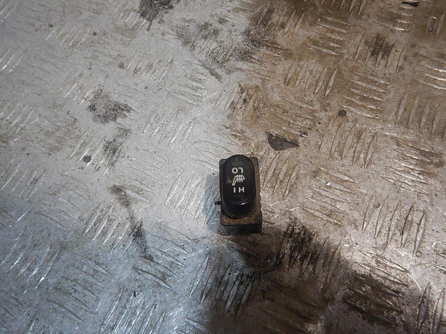 Кнопка обогрева сидений