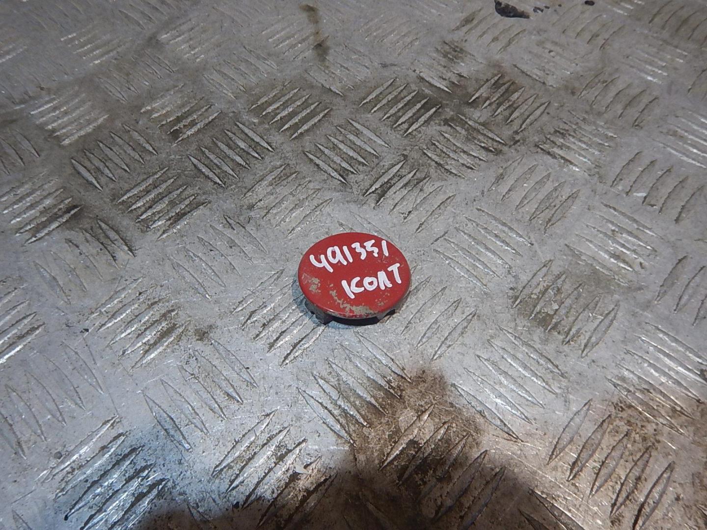 Заглушка буксировочного крюка