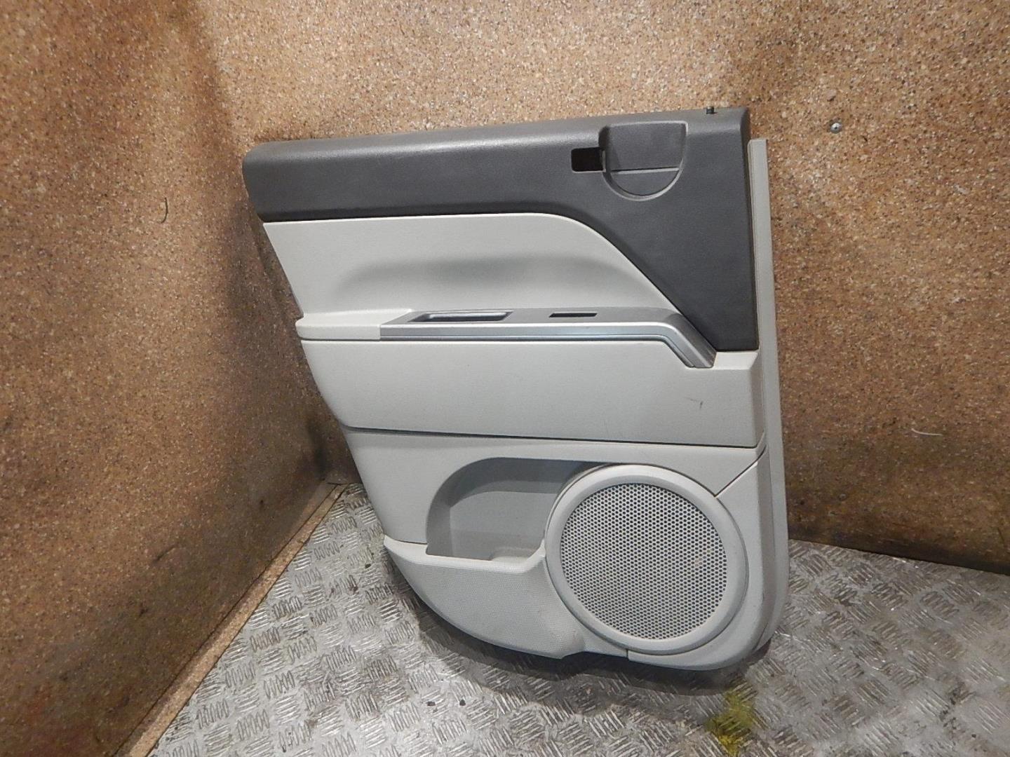 Обшивка двери задней левой