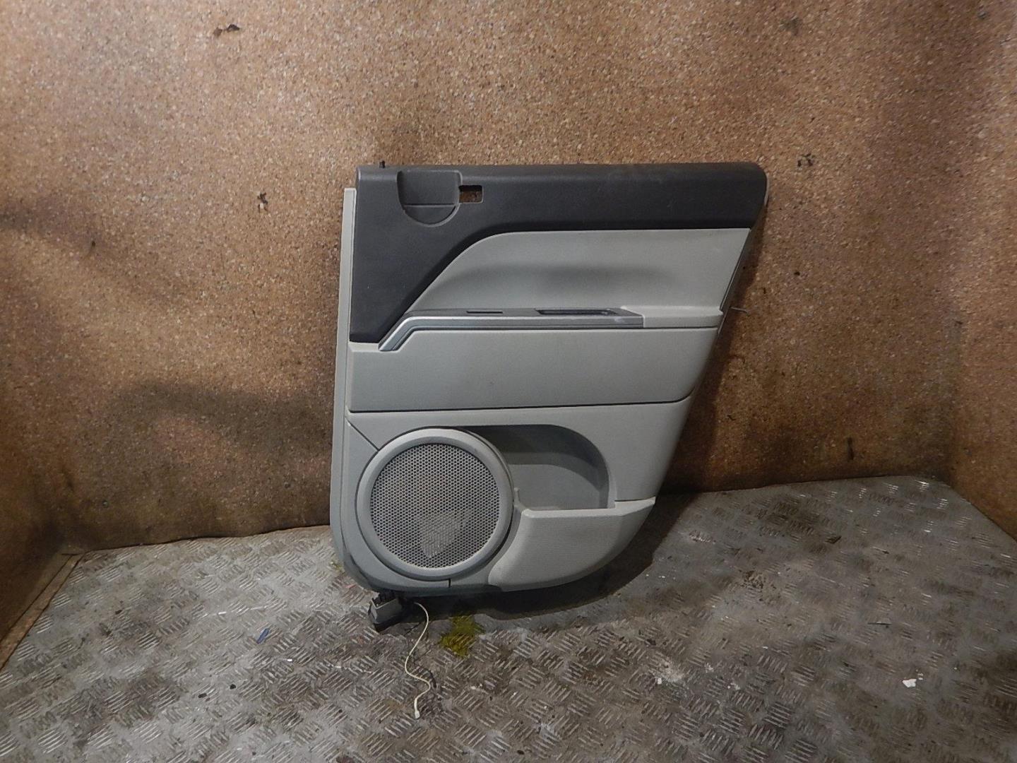 Обшивка двери задней правой