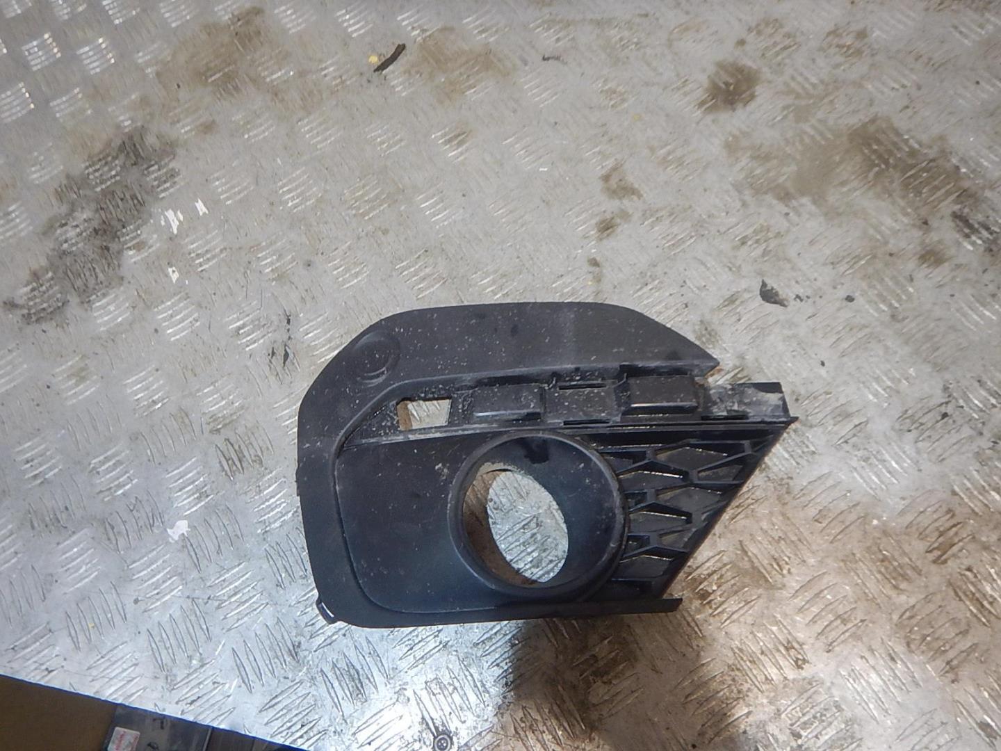 Решетка в бампер правая