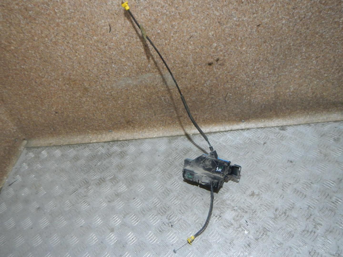 Замок двери задней правой