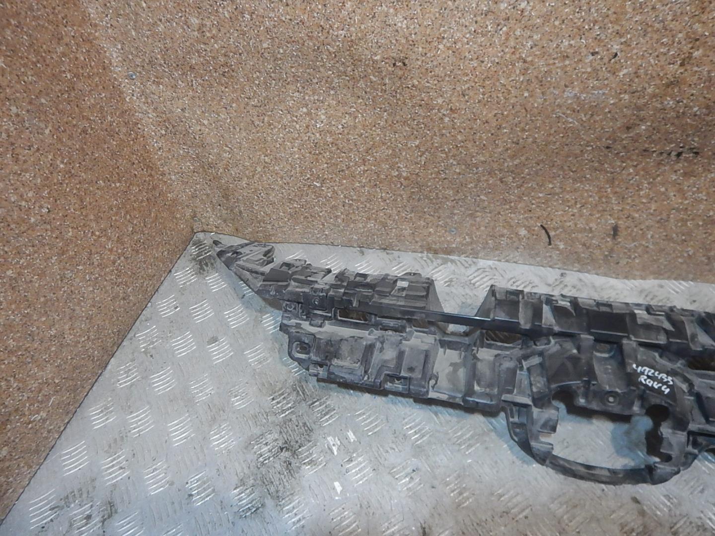 Кронштейн переднего бампера