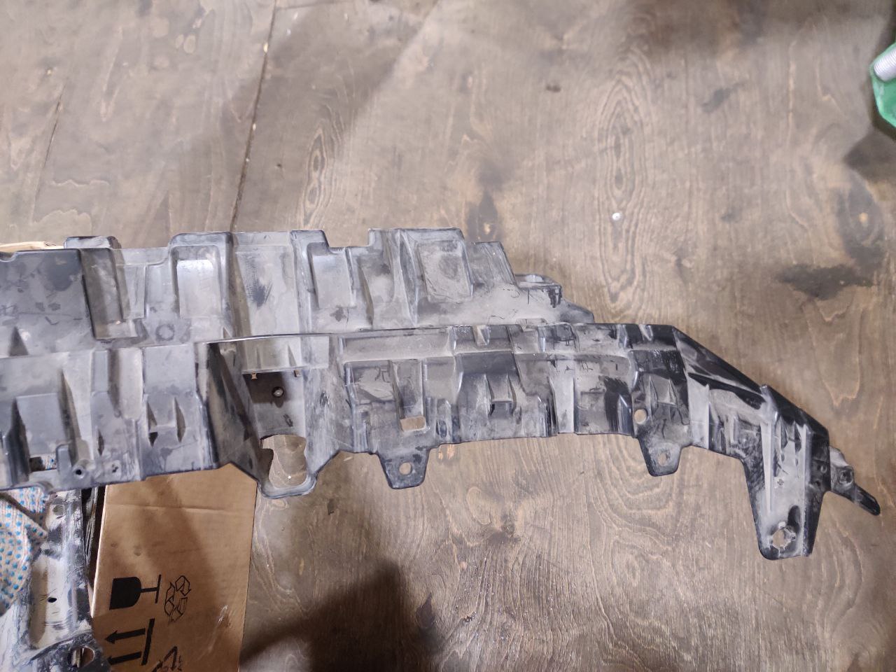 Кронштейн переднего бампера