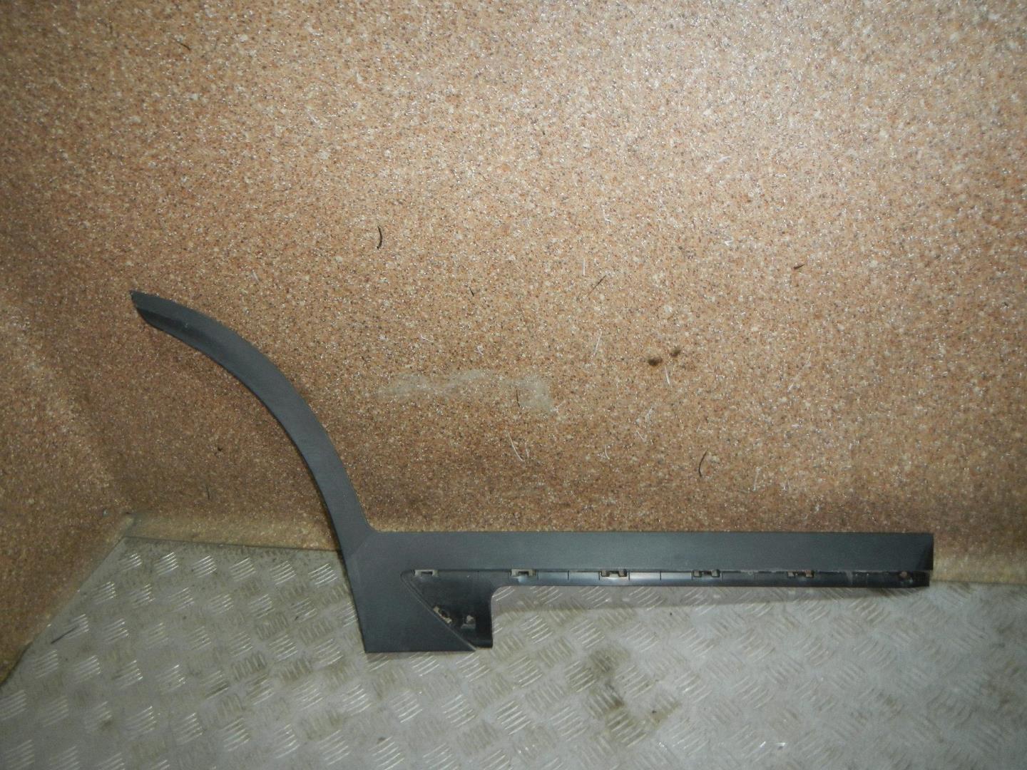 Молдинг задней правой двери