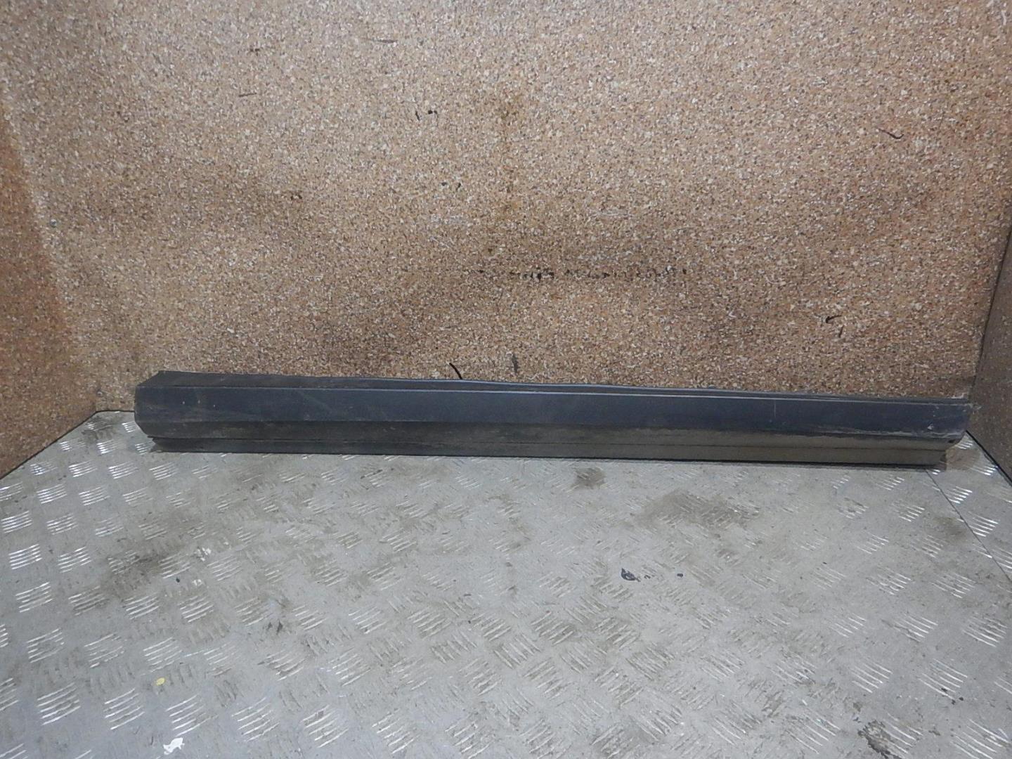 Молдинг передней правой двери