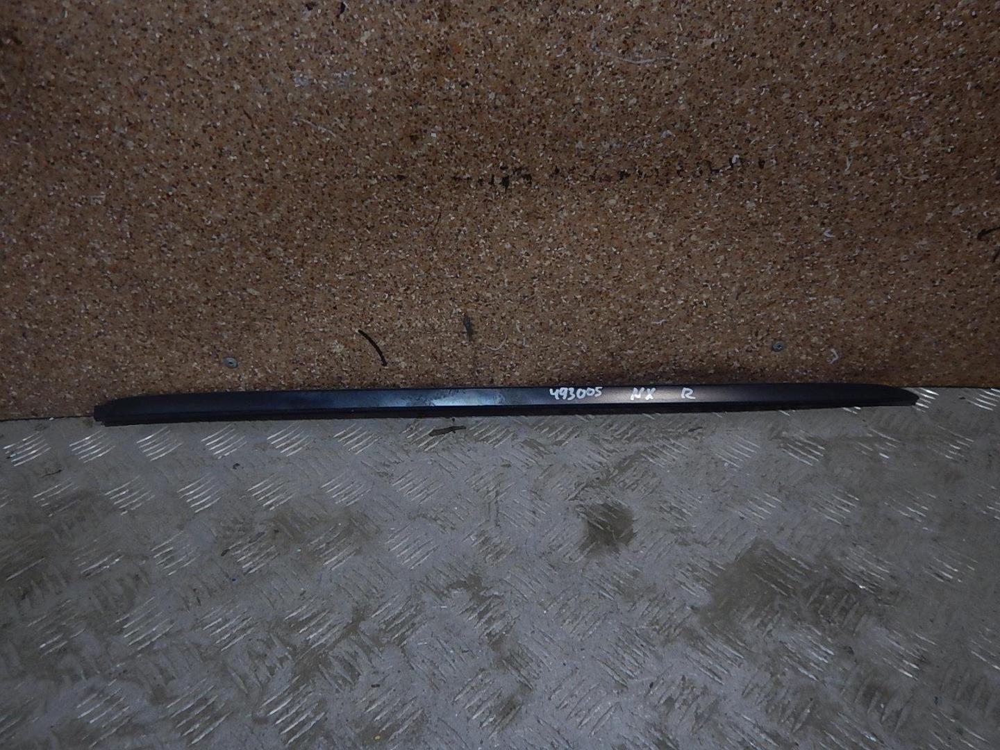 Молдинг лобового стекла