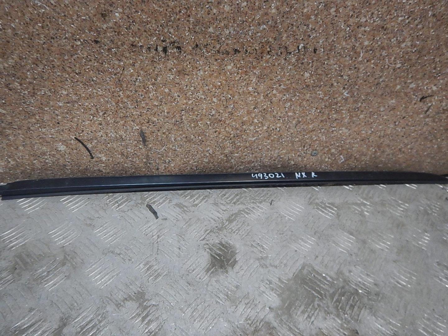 Молдинг лобового стекла