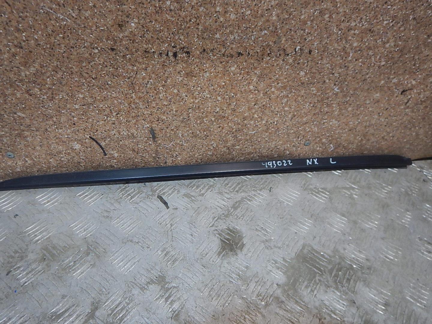 Молдинг лобового стекла