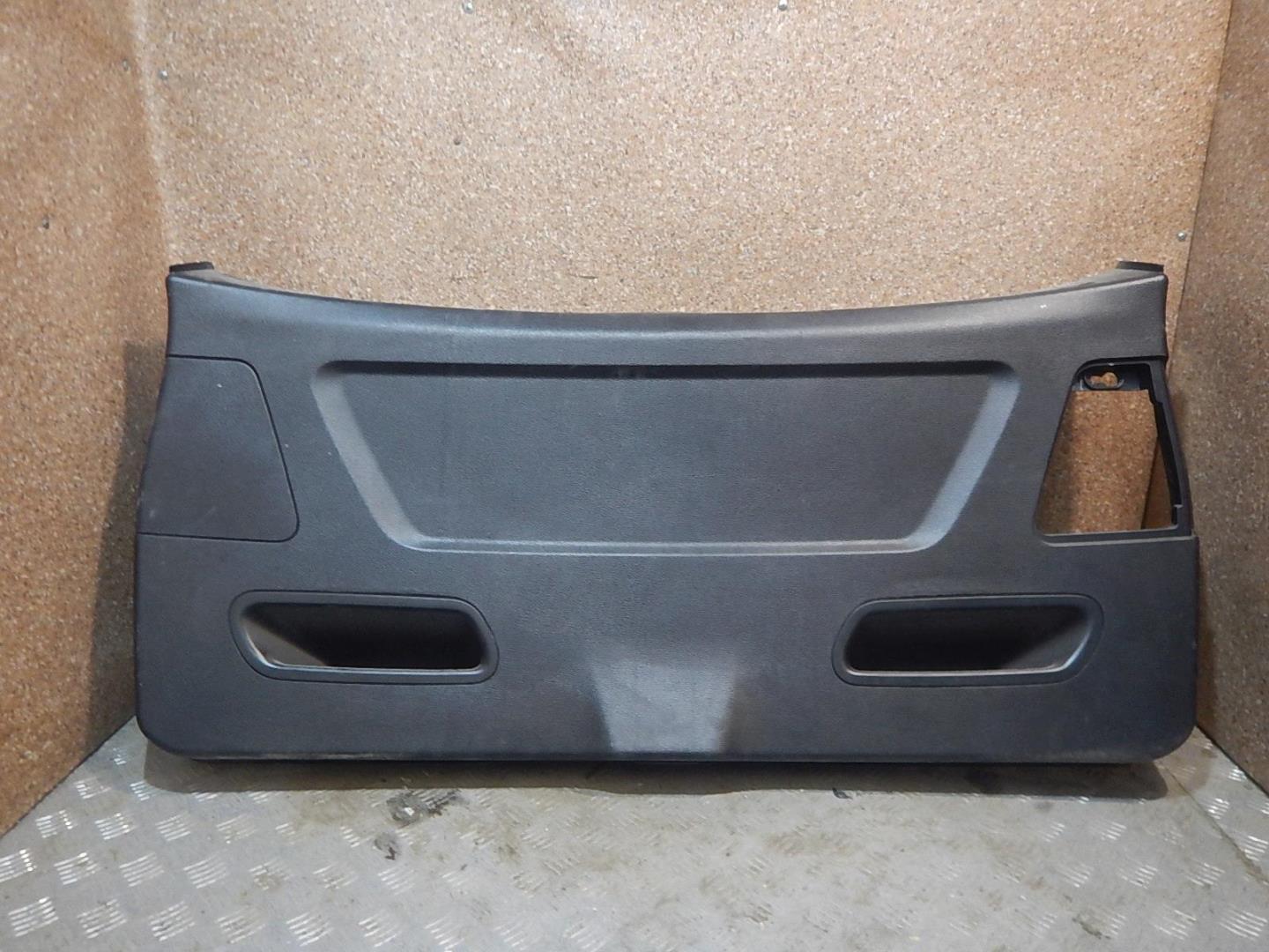 Обшивка двери багажника