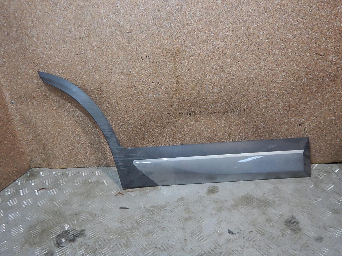 Молдинг задней правой двери